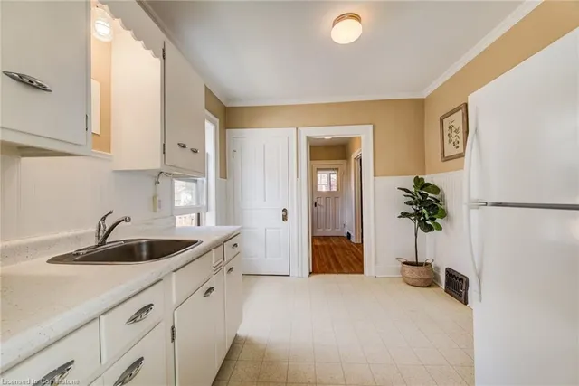 Additional property image - 7 Dekay St