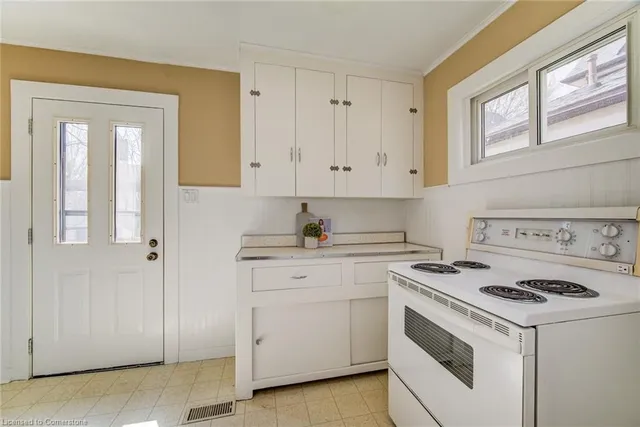 Additional property image - 7 Dekay St