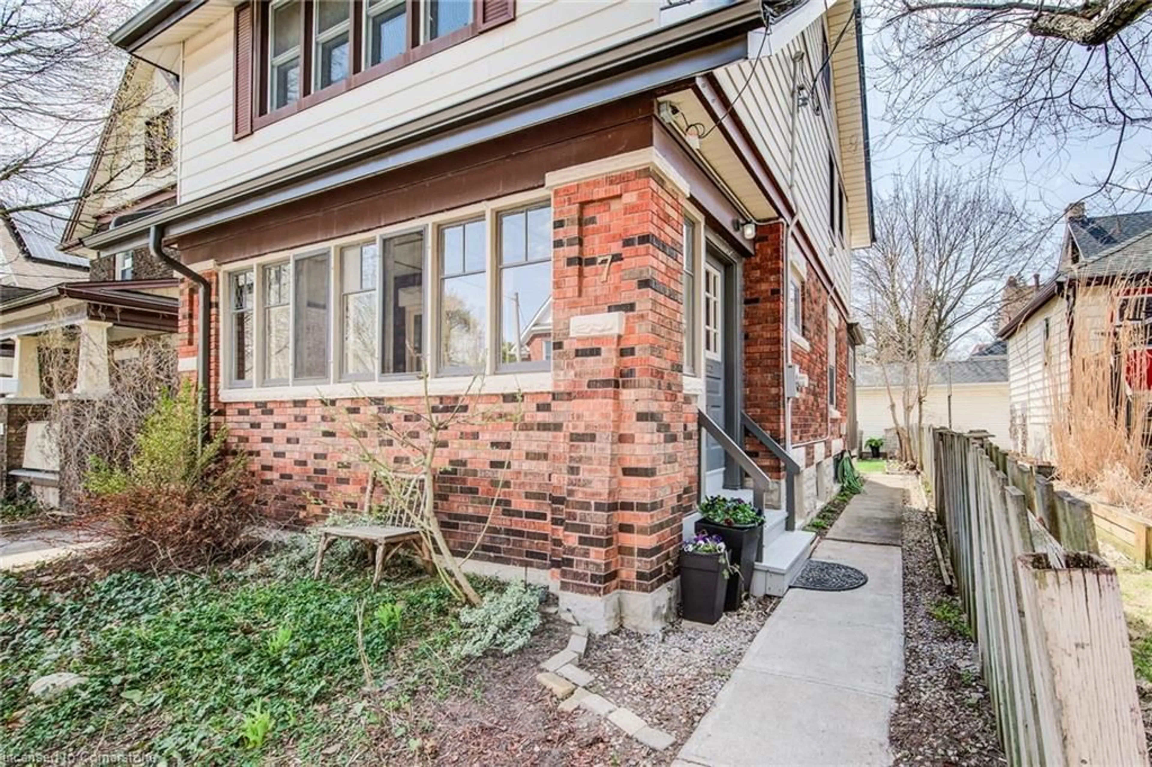 Home with brick exterior material, street for 7 Dekay St, Kitchener Ontario N2H 3T1