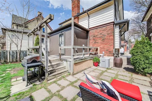 Additional property image - 7 Dekay St