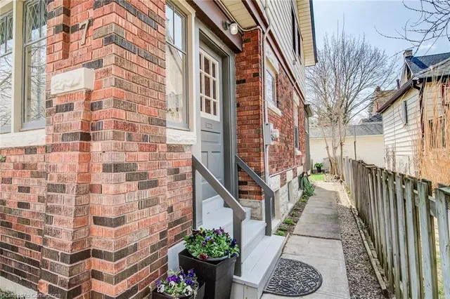 Additional property image - 7 Dekay St
