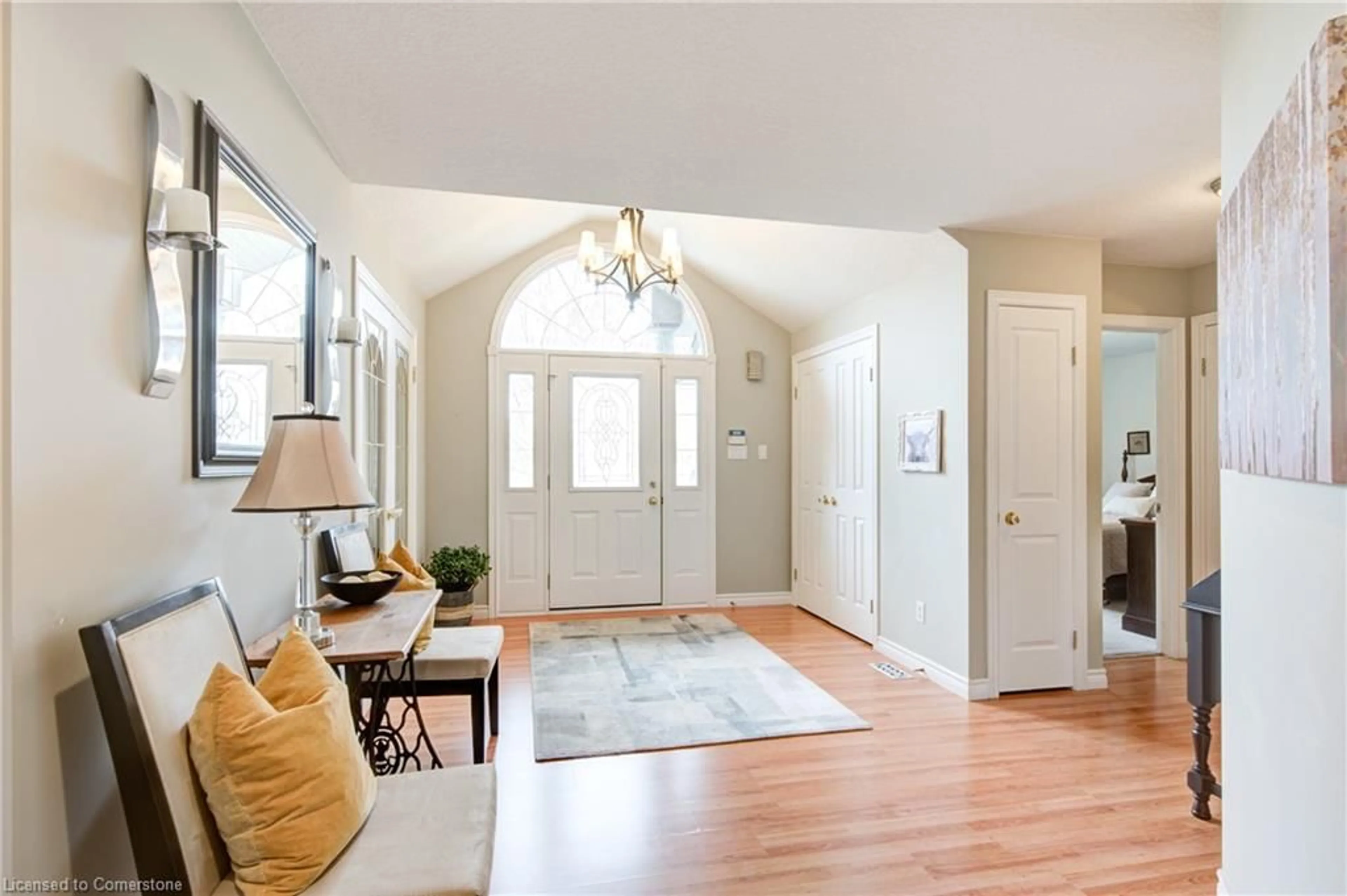 Indoor entryway for 7 Burnside Dr, Ayr Ontario N0B 1E0