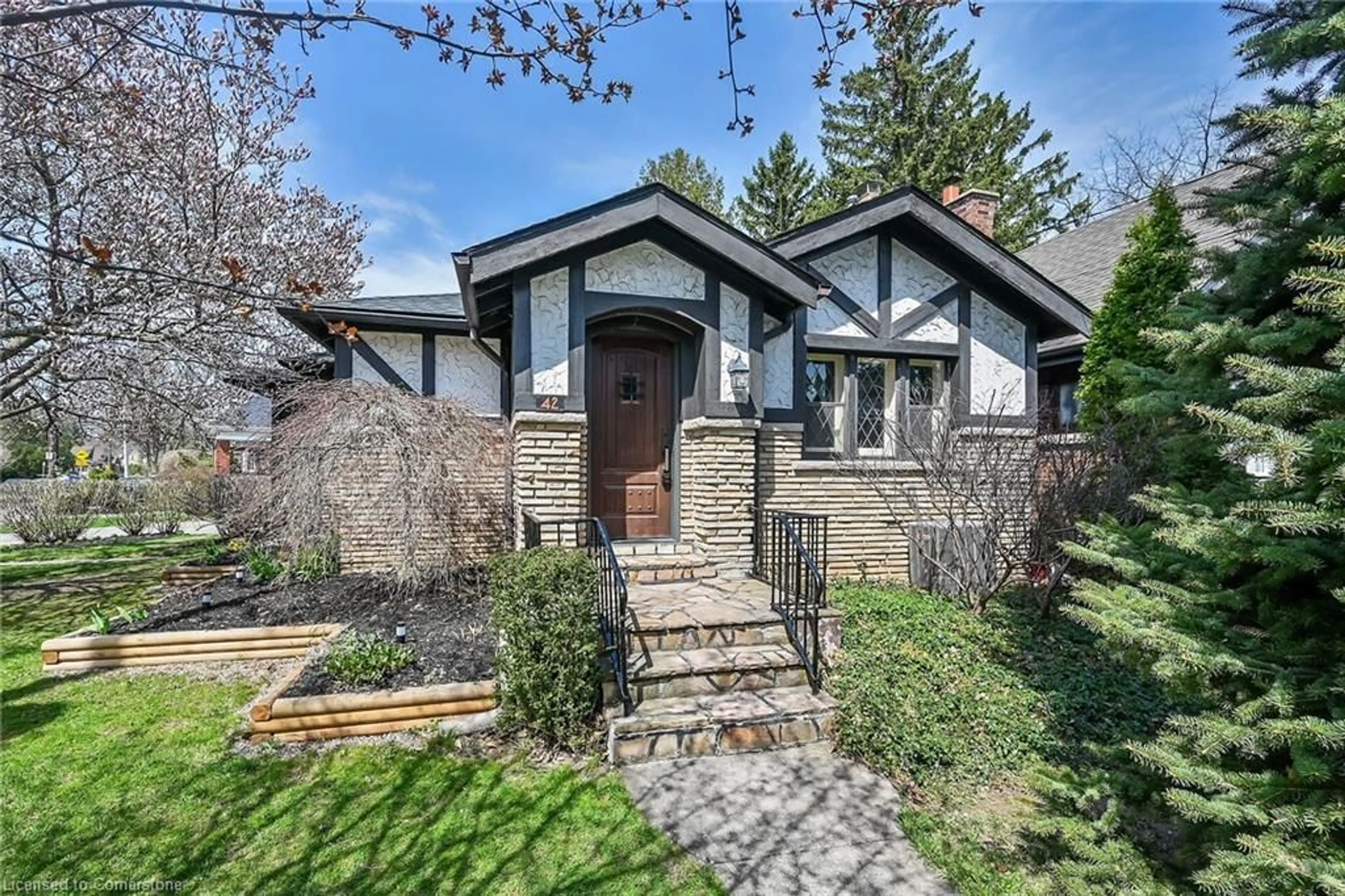 Home with brick exterior material, street for 42 Newton Ave, Hamilton Ontario L8S 1V7