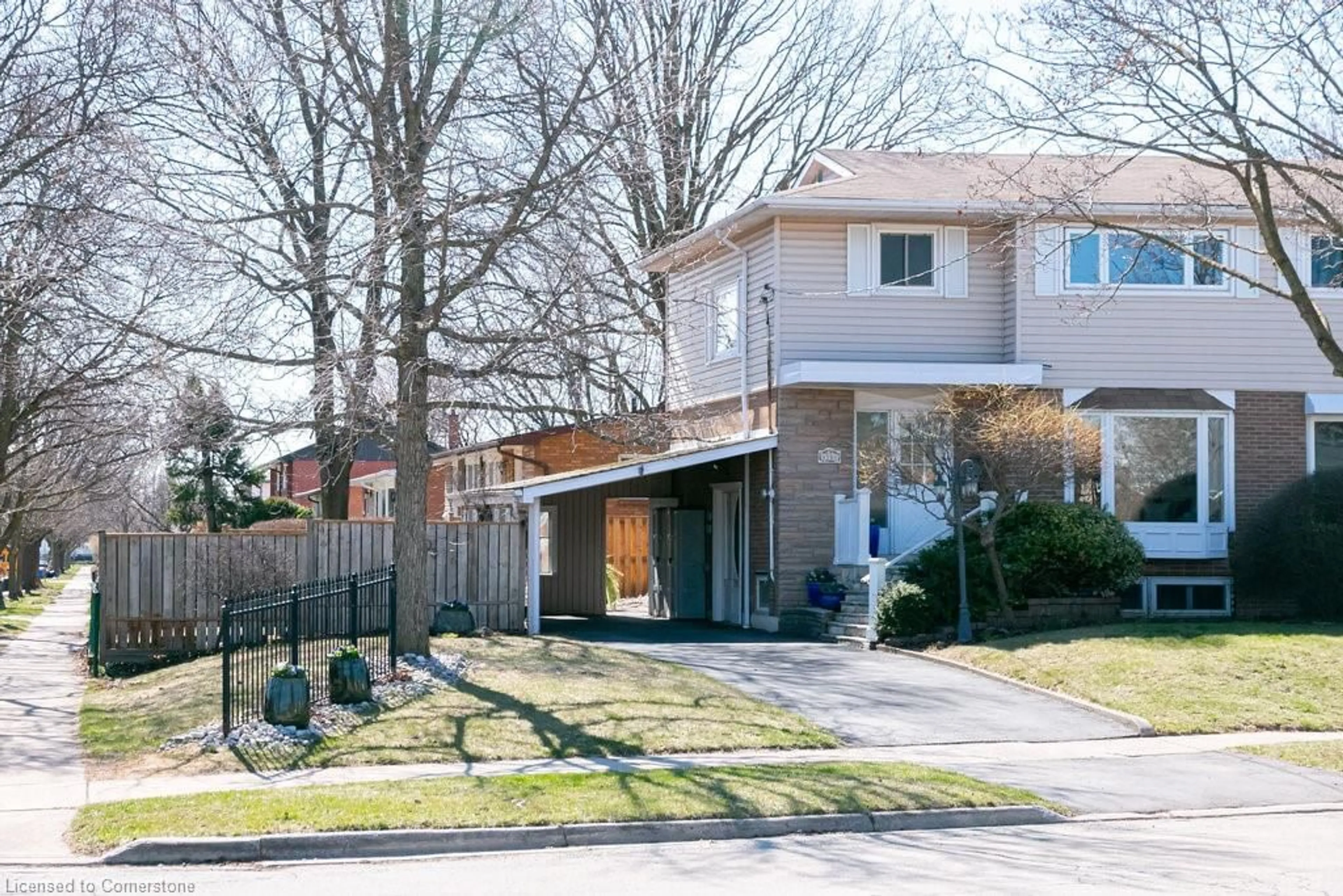 Home with brick exterior material, street for 4504 Bennett Rd, Burlington Ontario L7L 1Z1
