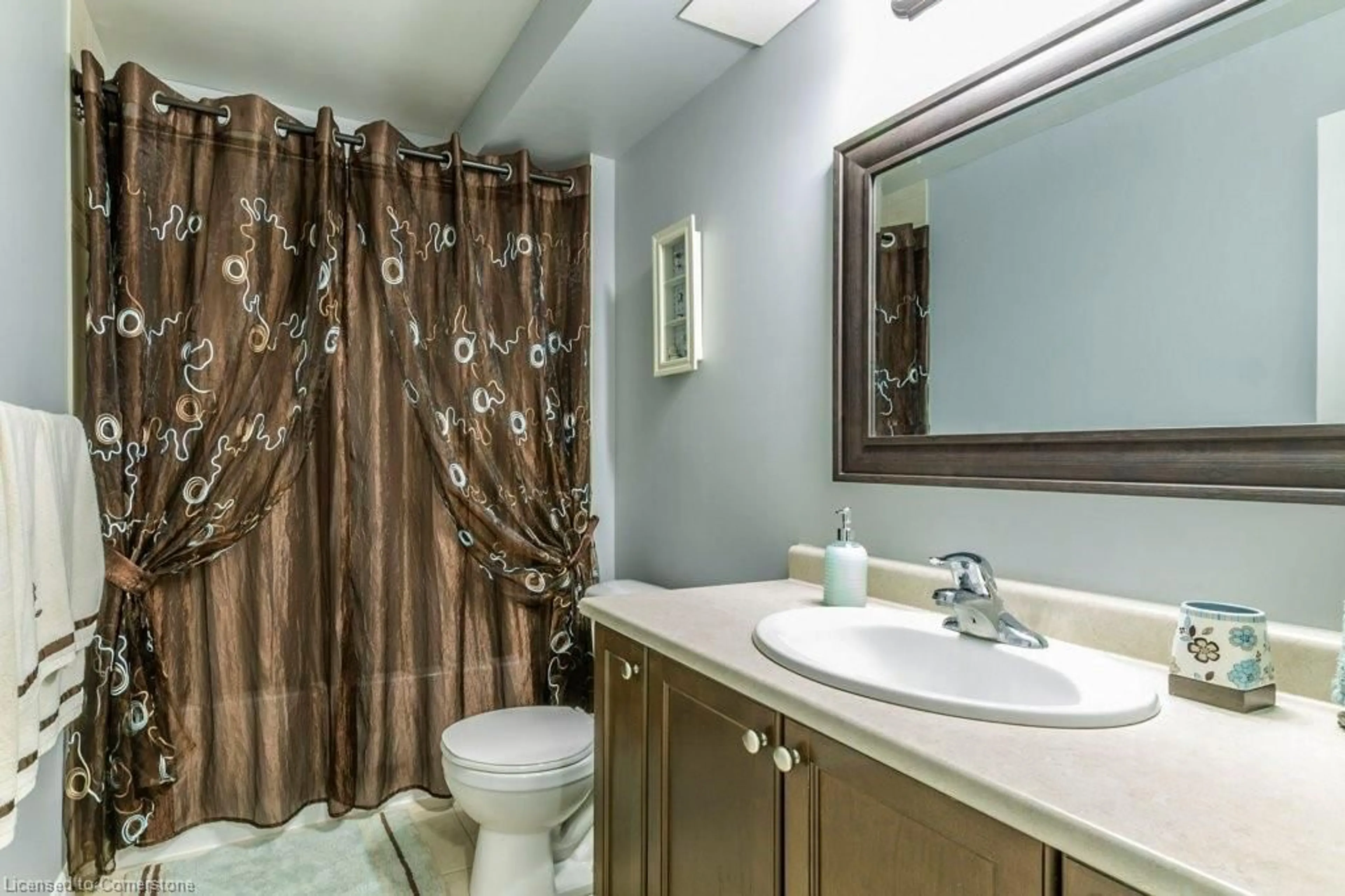 Standard bathroom, ceramic/tile floor for 112 Timber Creek Cres, Cambridge Ontario N1T 0B4