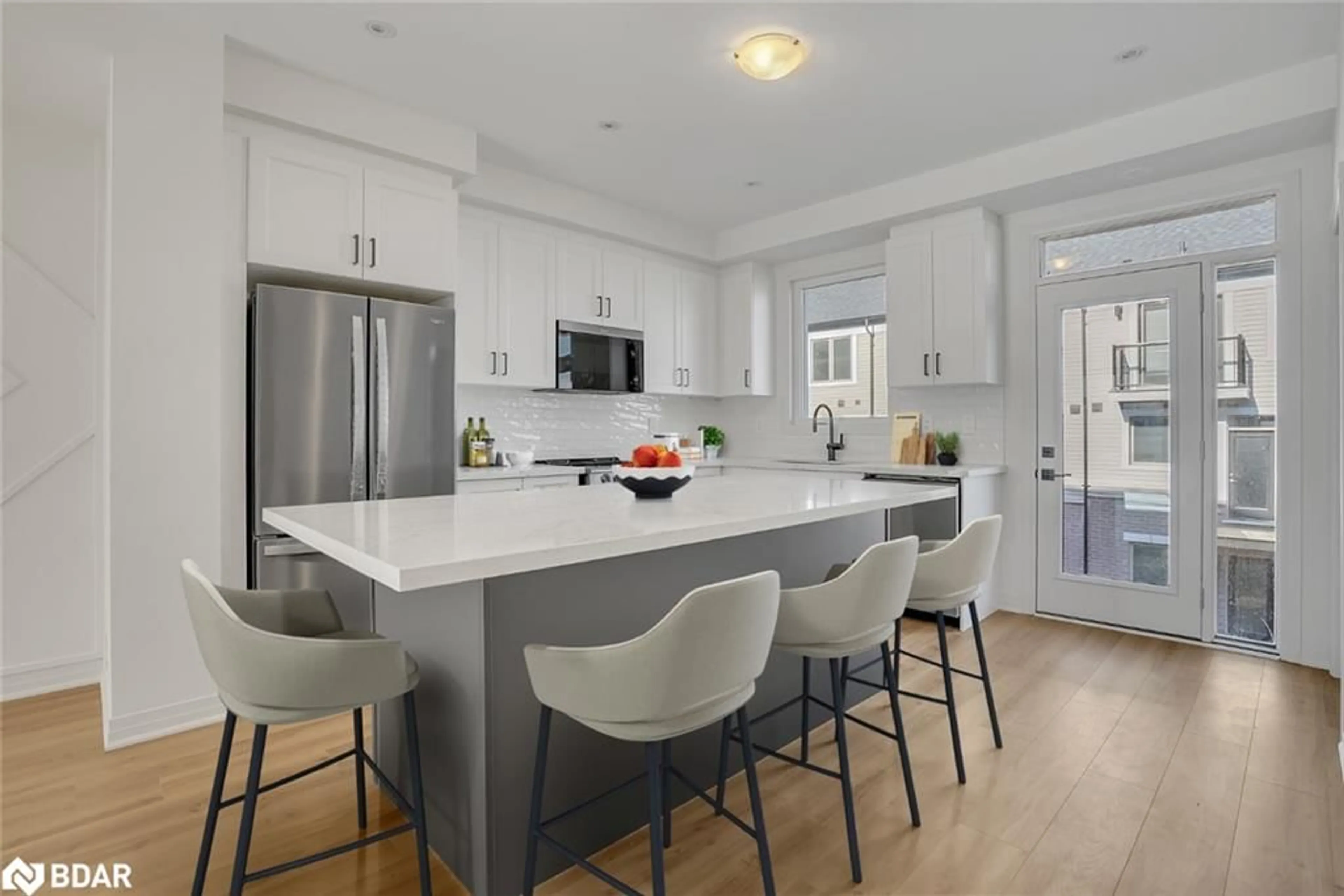 Open concept kitchen, ceramic/tile floor for 32 Brandon Cres, Tottenham Ontario L0G 1W0
