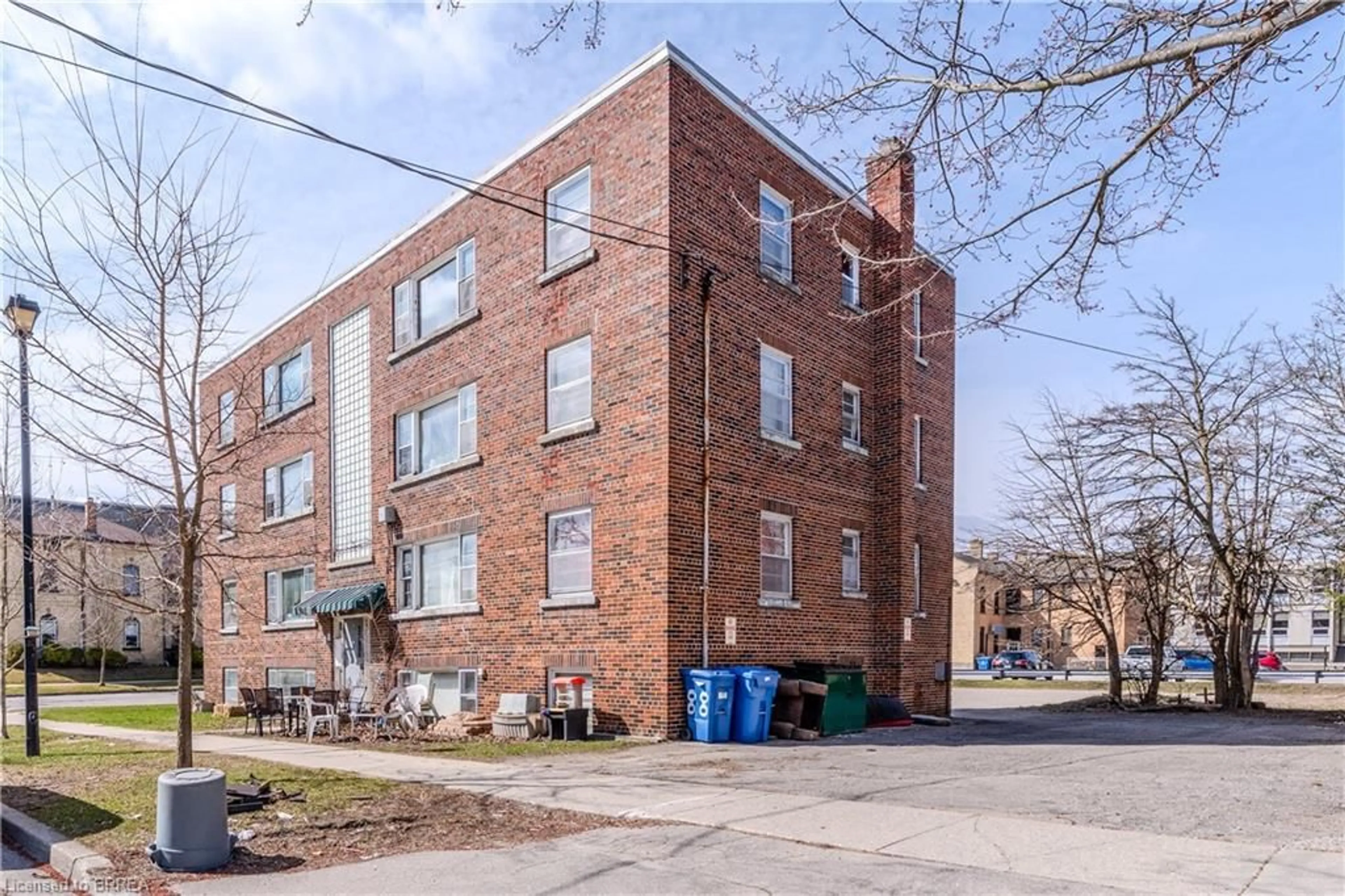 Home with brick exterior material, building for 88 Charlotte St, Brantford Ontario N3T 2X3