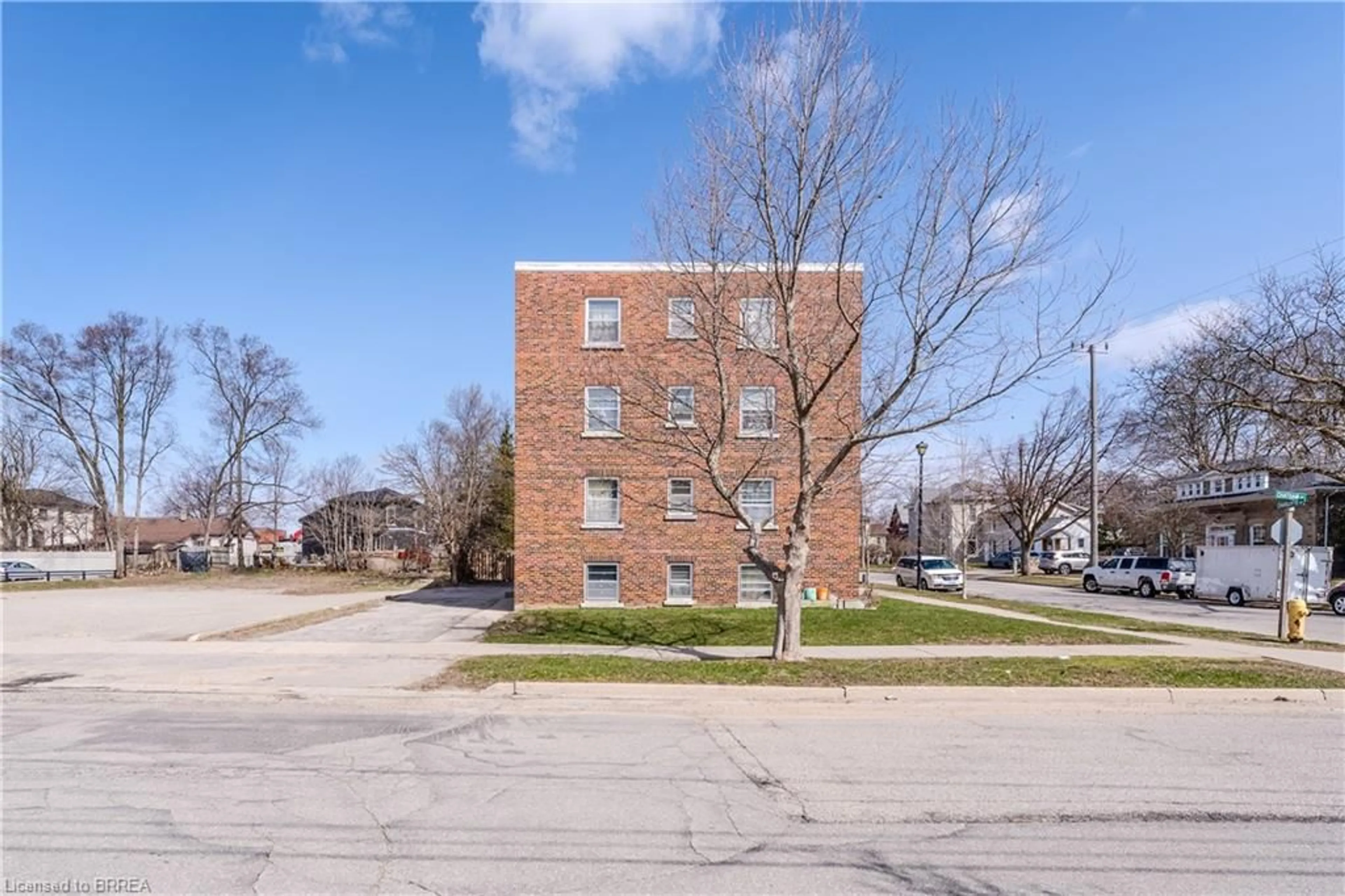 Home with brick exterior material, building for 88 Charlotte St, Brantford Ontario N3T 2X3