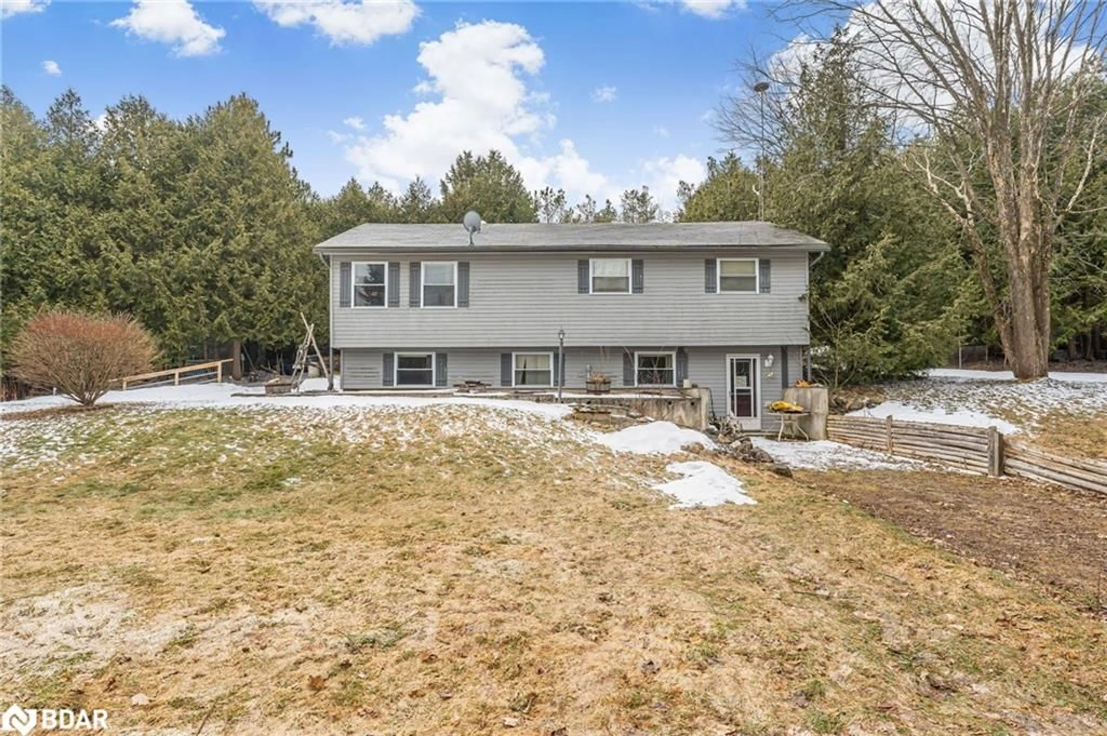 Home with vinyl exterior material, mountain view for 588458 County 17 Rd, Mansfield Ontario L9V 0S8