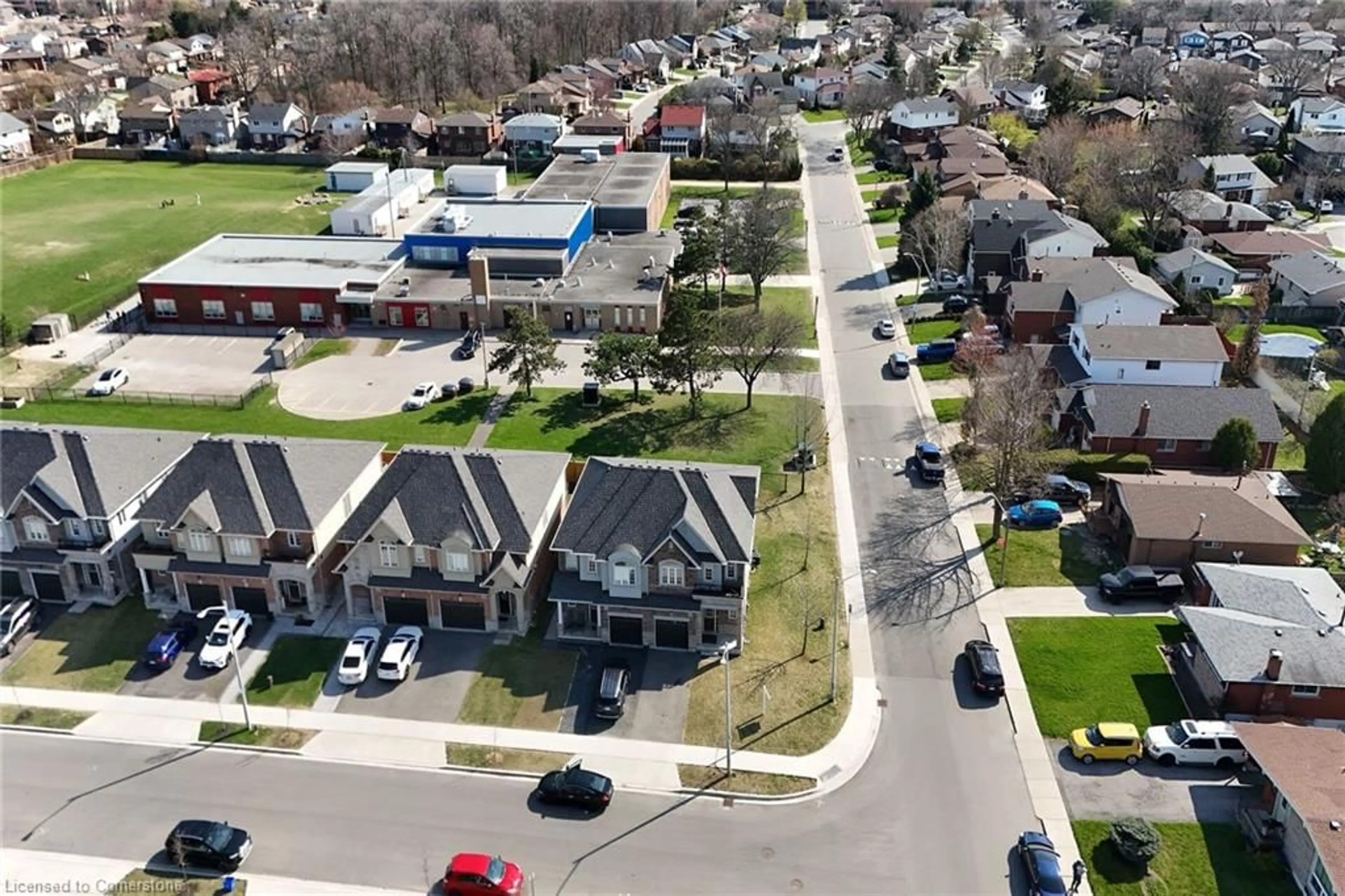 A pic from outside/outdoor area/front of a property/back of a property/a pic from drone, street for 4 Starling Dr, Hamilton Ontario L9A 2P5