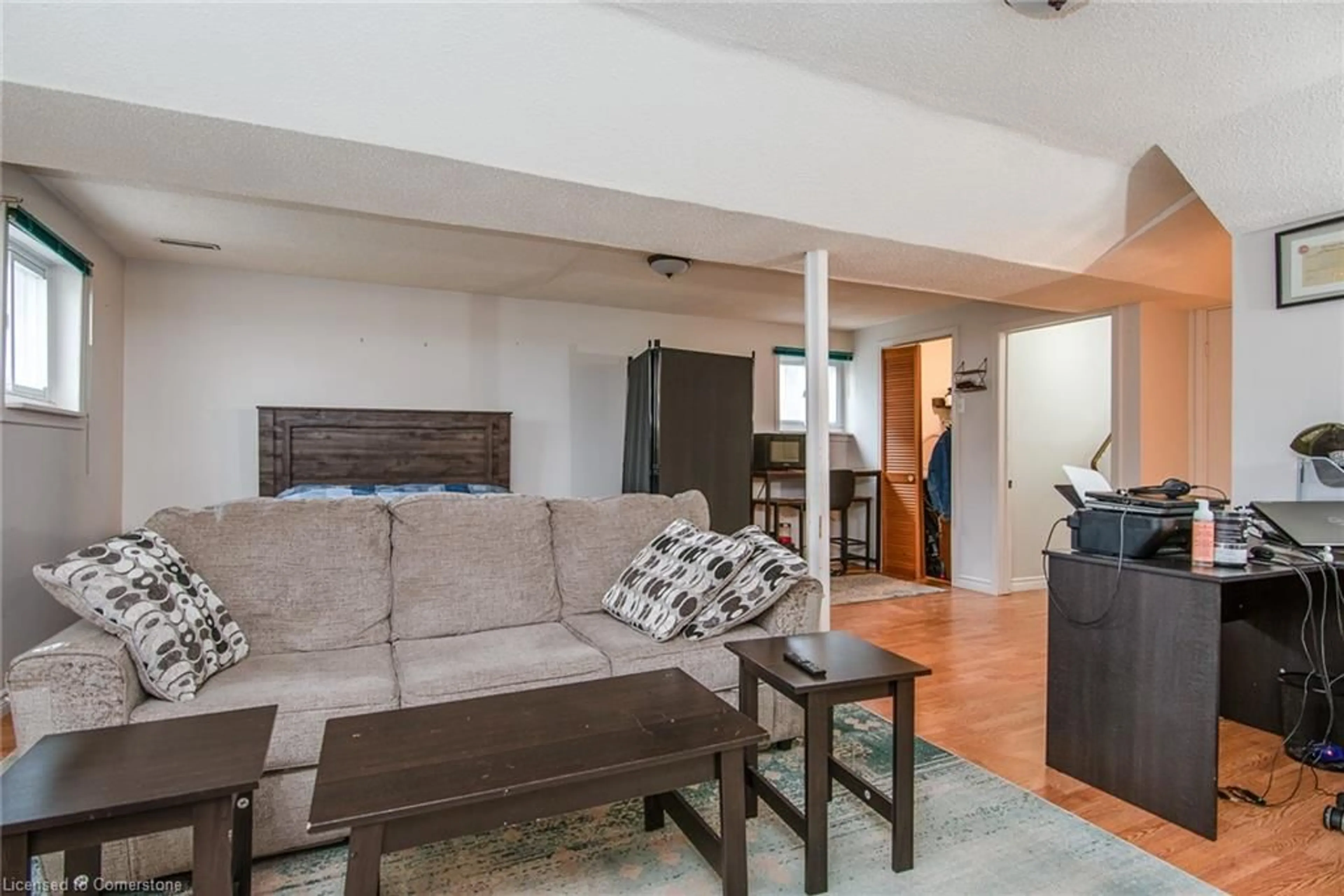 Living room with furniture, unknown for 231 Heritage Dr, Kitchener Ontario N2B 3A9