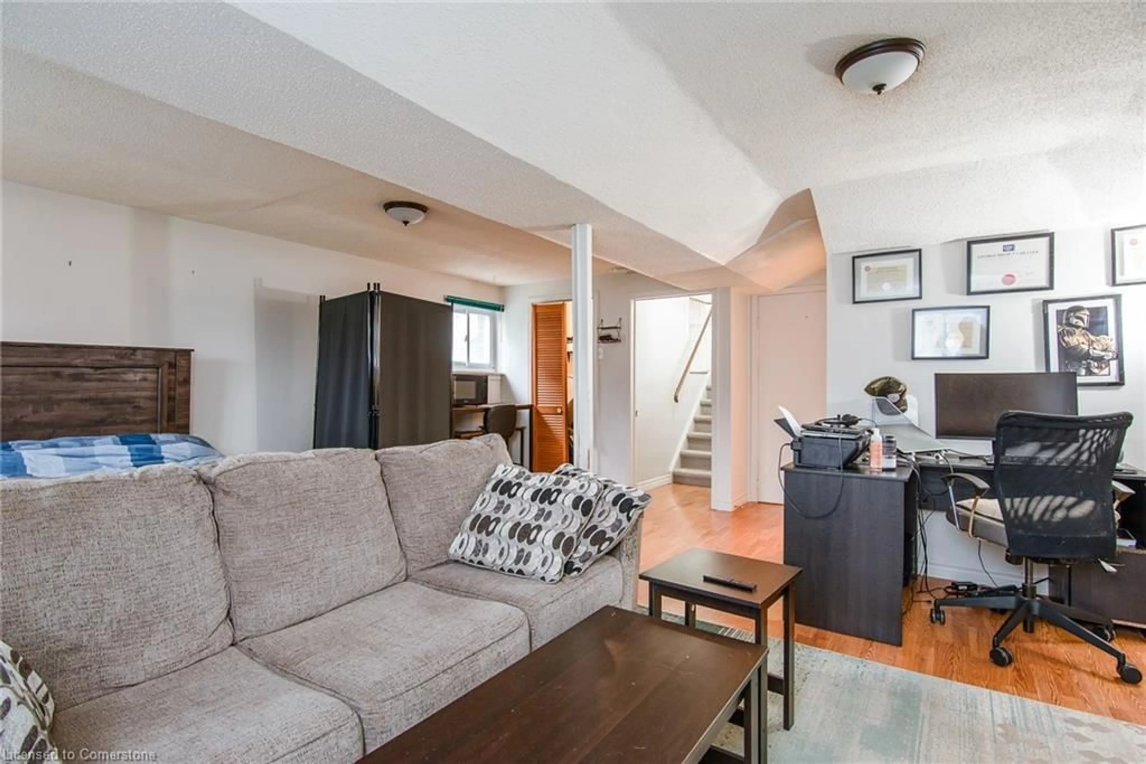 Living room with furniture, unknown for 231 Heritage Dr, Kitchener Ontario N2B 3A9