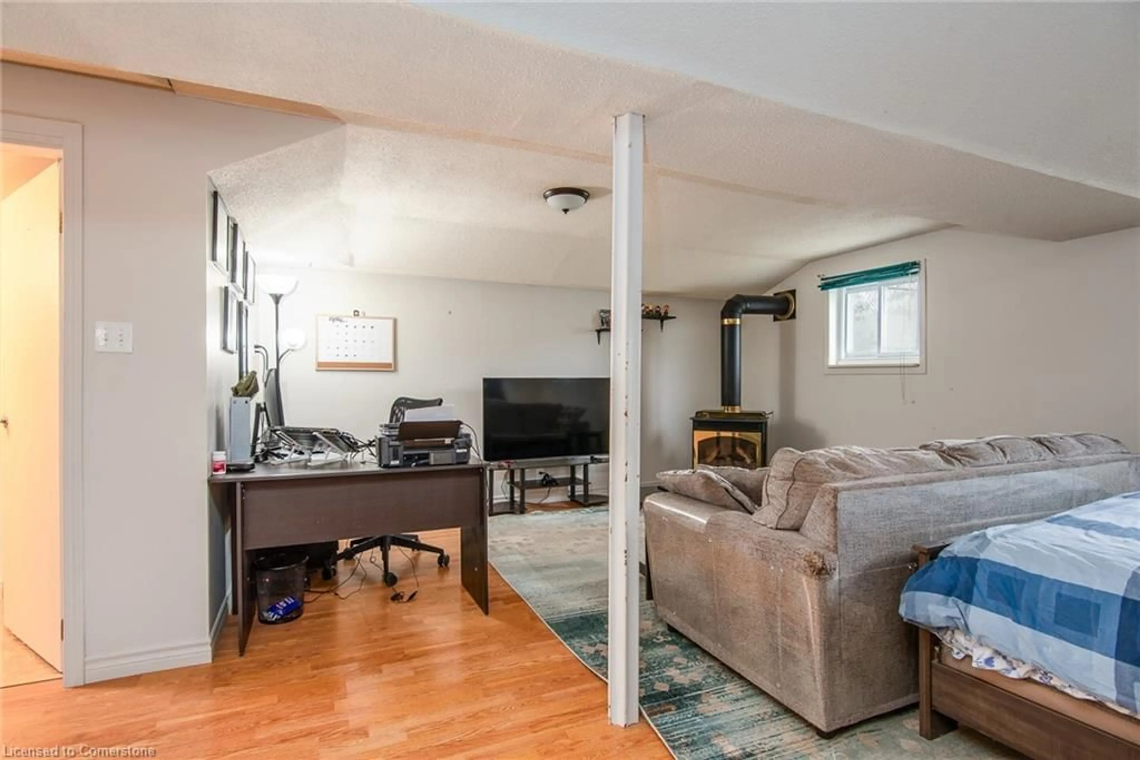 Living room with furniture, unknown for 231 Heritage Dr, Kitchener Ontario N2B 3A9