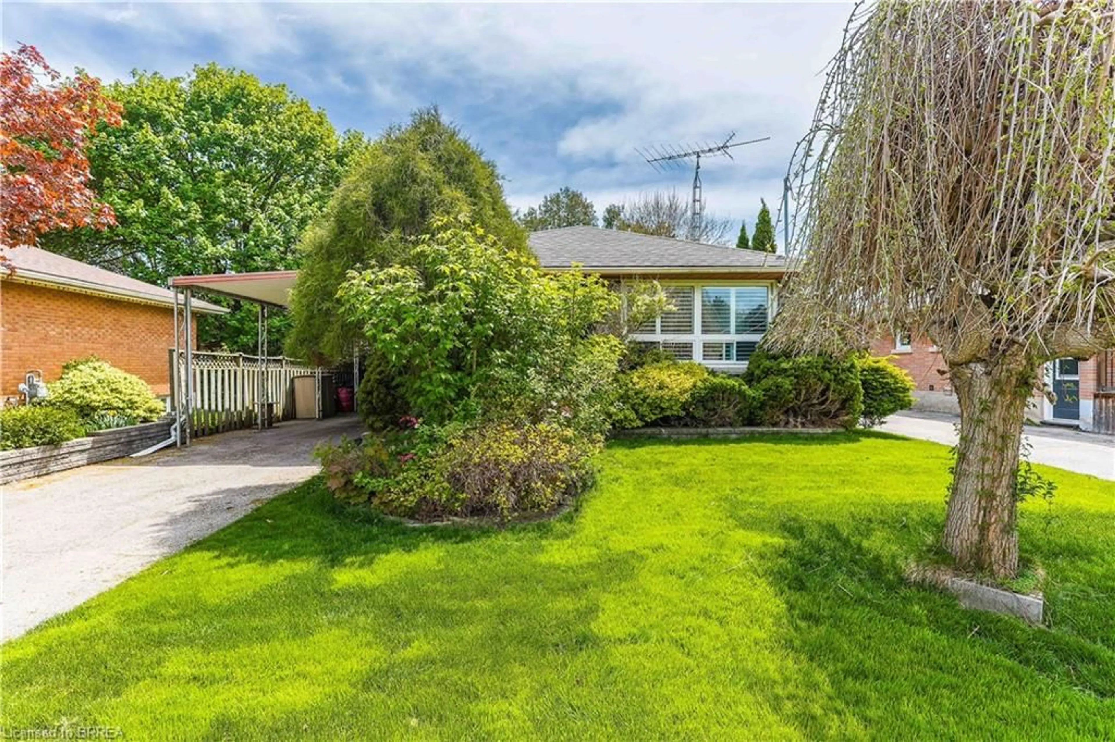 A pic from outside/outdoor area/front of a property/back of a property/a pic from drone, street for 29 Albemarle St, Brantford Ontario N3S 4N5