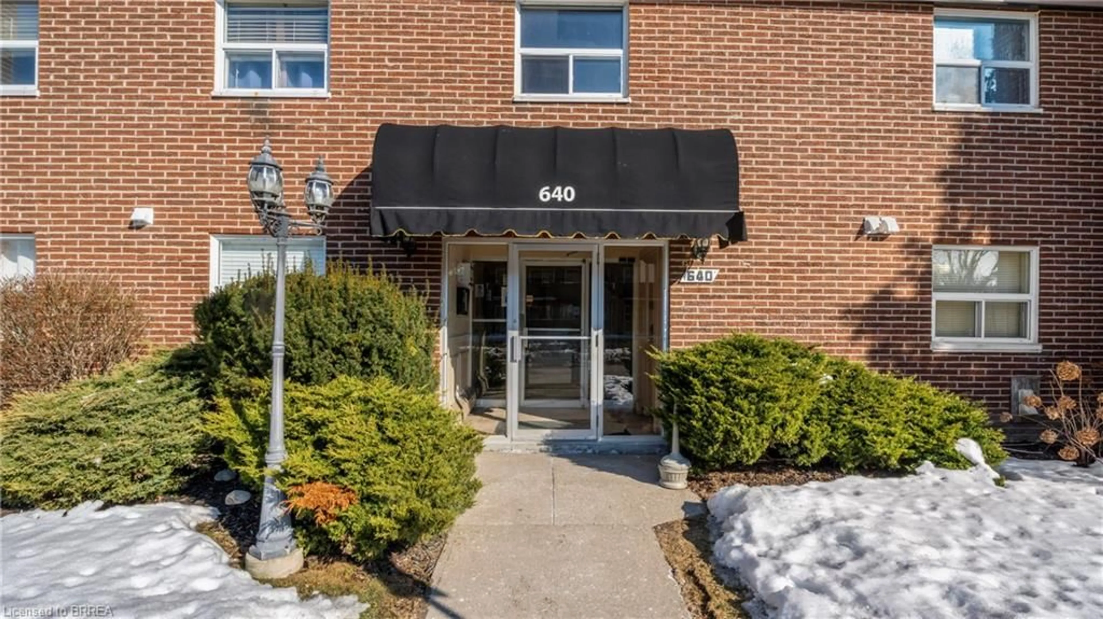 Indoor foyer for 640 Grey St #203, Brantford Ontario N3S 4Y3