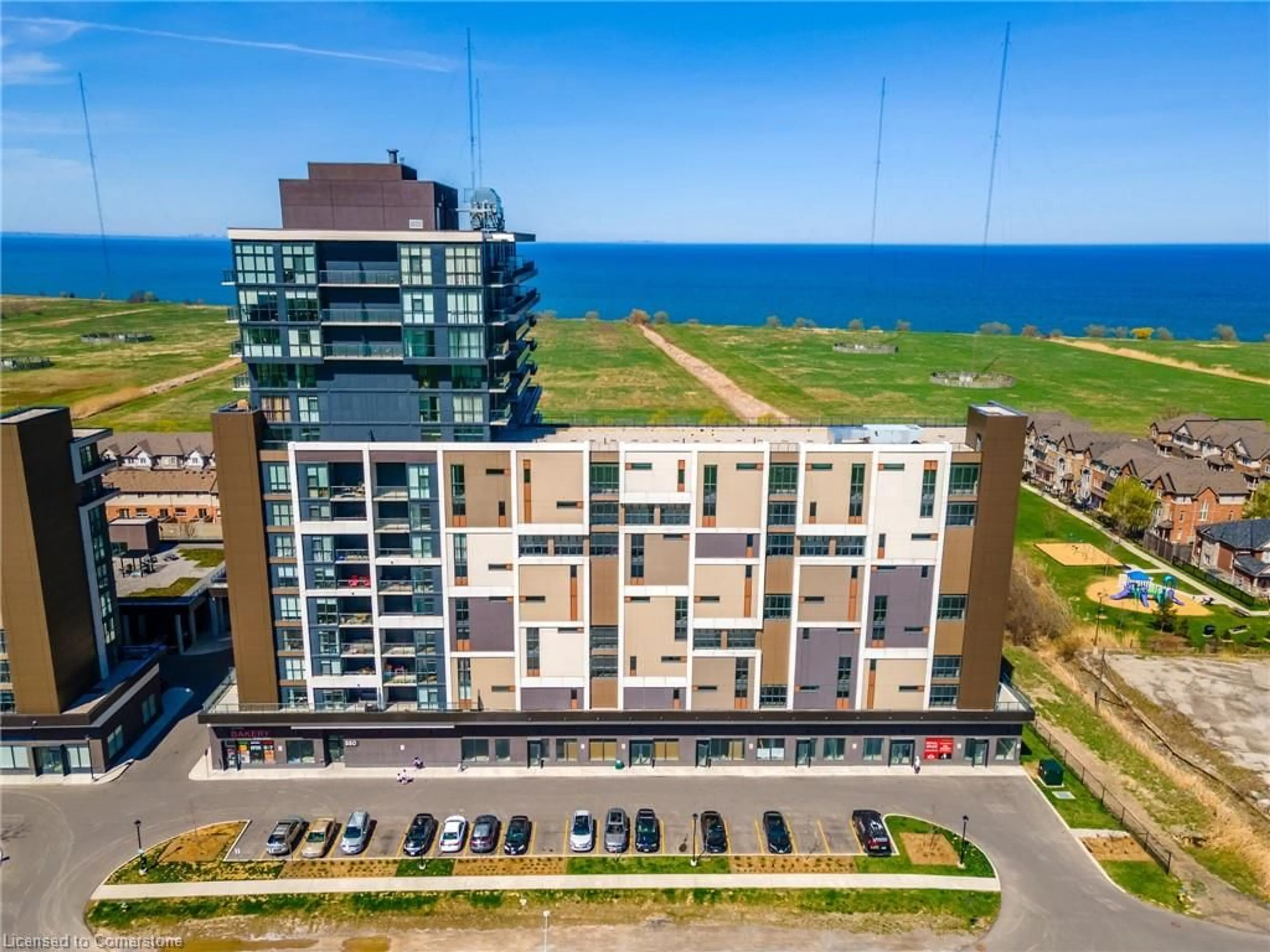 A pic from outside/outdoor area/front of a property/back of a property/a pic from drone, building for 550 North Service Rd #404, Grimsby Ontario L3M 4E8