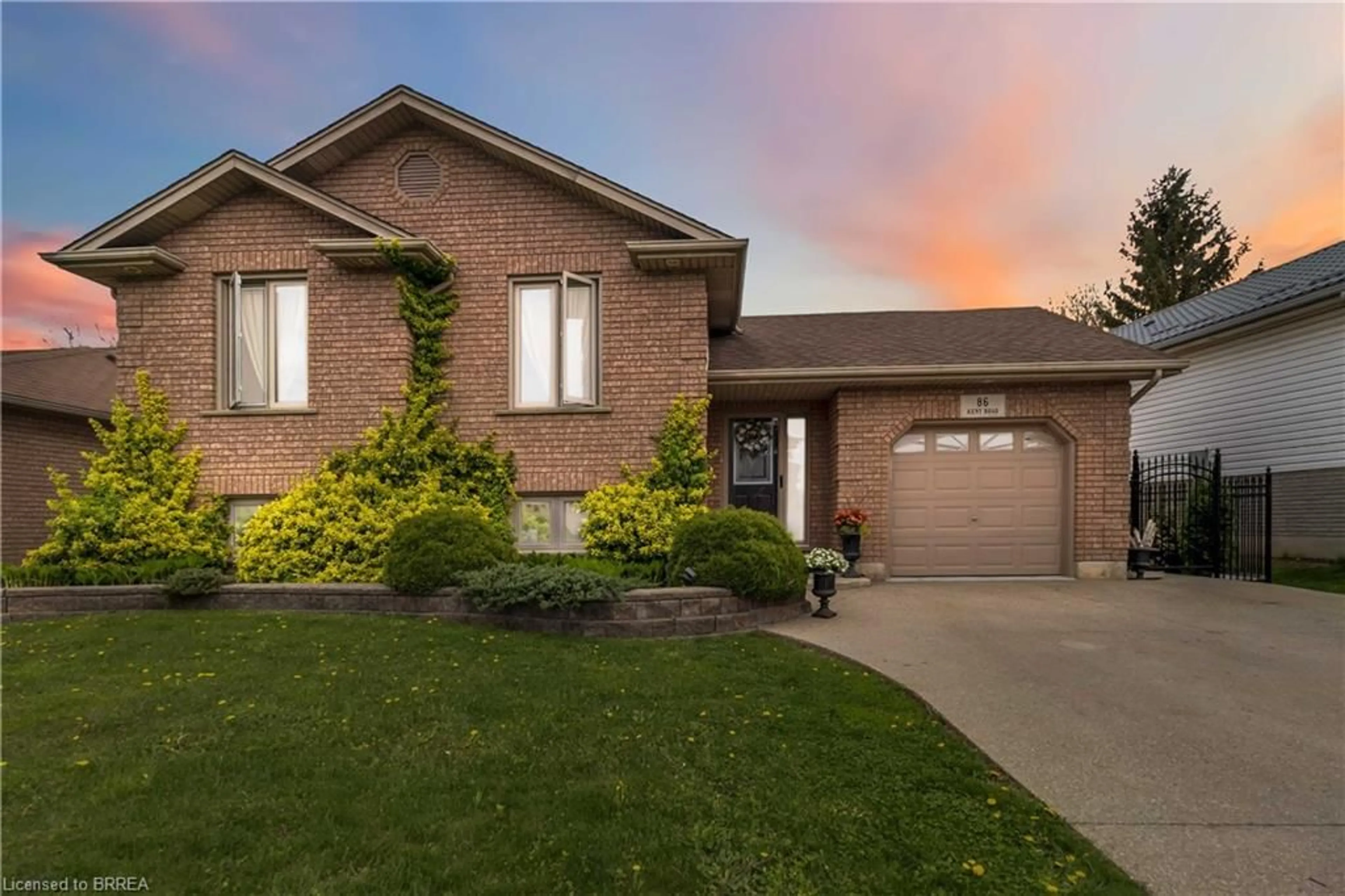 Home with brick exterior material, street for 86 Kent Rd, Brantford Ontario N3R 7W6