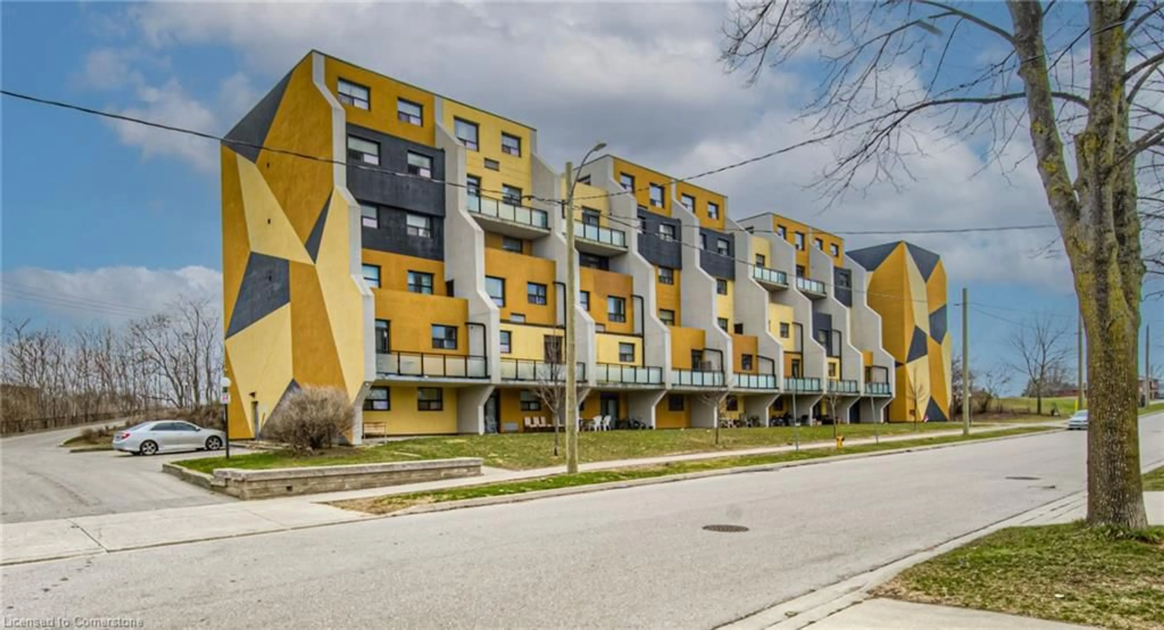 Patio, street for 185 Kehl St #103, Kitchener Ontario N2M 5B9