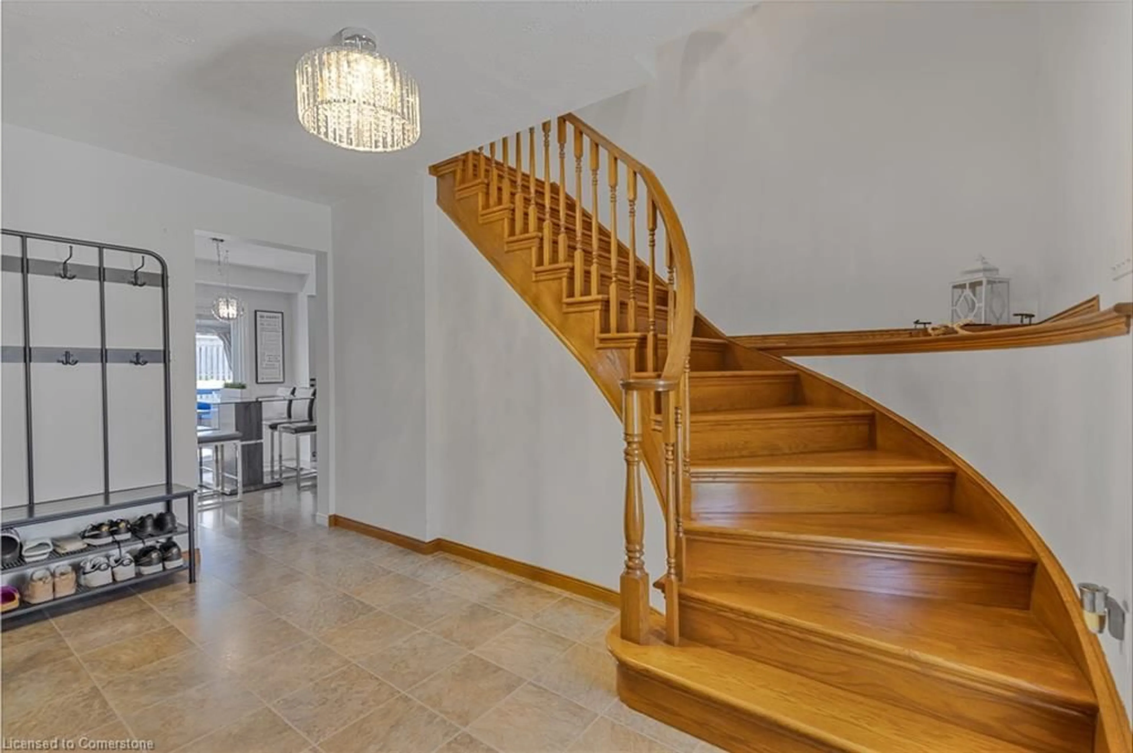 Indoor foyer for 5 Kintyre Crt, Caledonia Ontario N3W 1G8