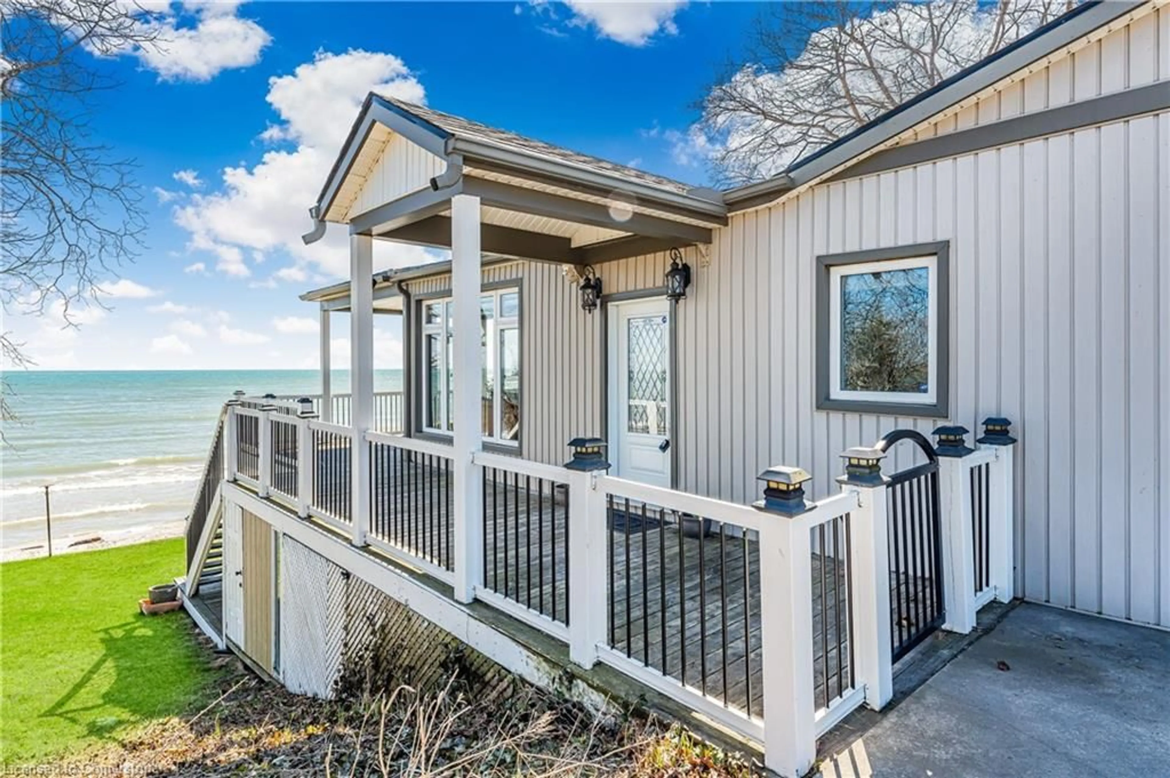 Home with vinyl exterior material, water/lake/river/ocean view for 77 Lighthouse Dr, Dunnville Ontario N1A 2W8