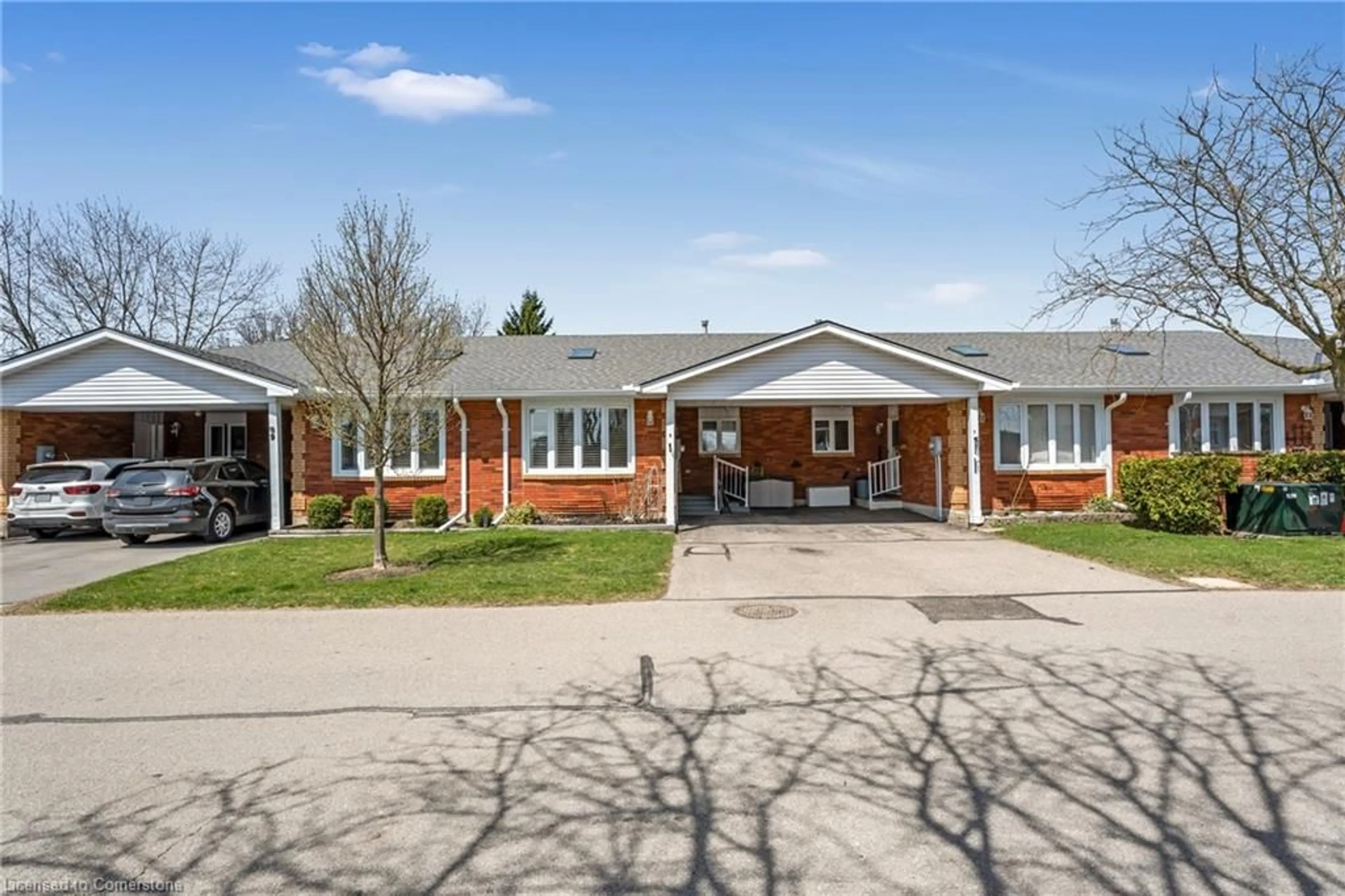 Home with brick exterior material, street for 31 Kinross St St #8, Caledonia Ontario N3W 1J7