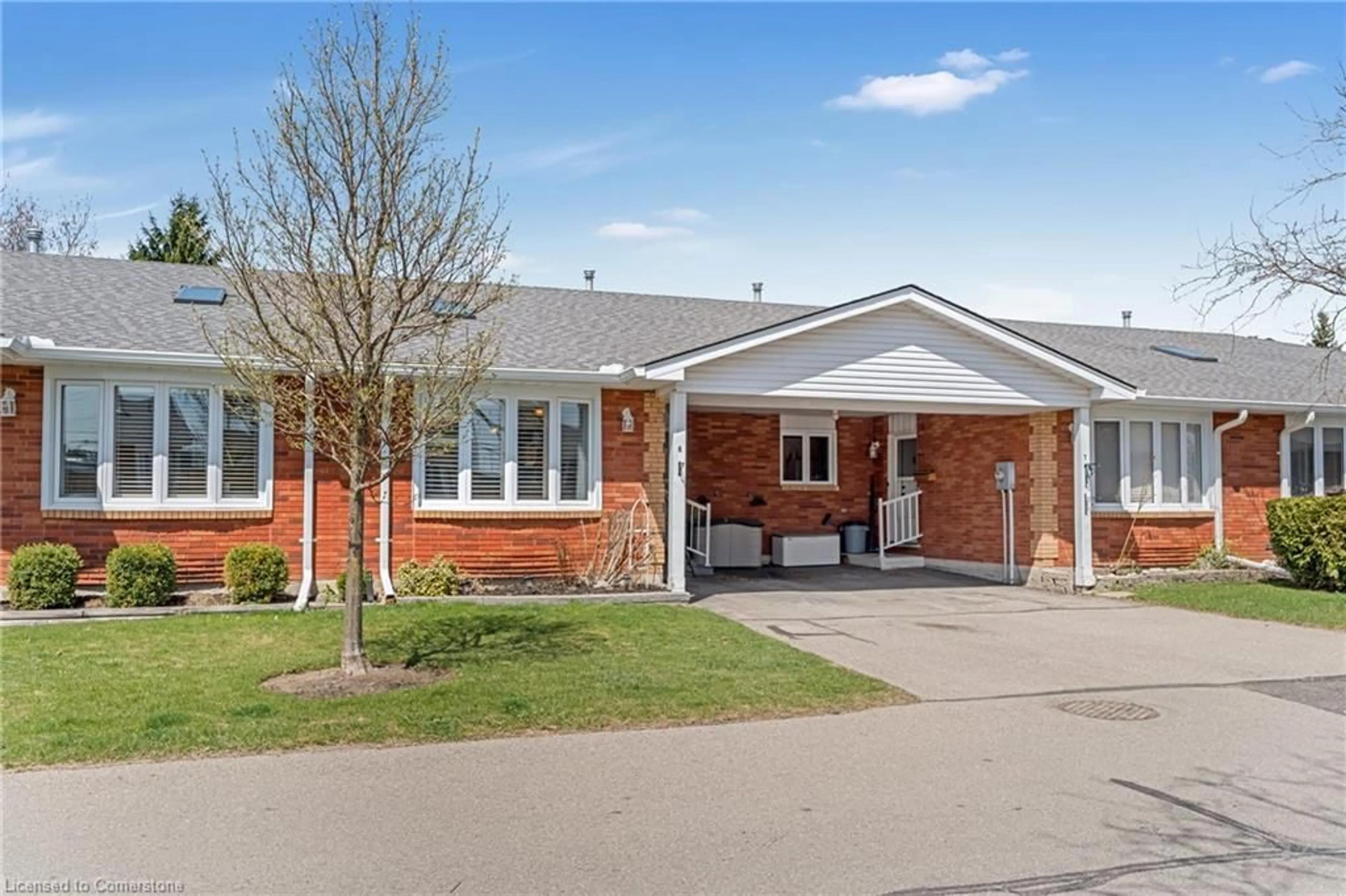 Home with brick exterior material, unknown for 31 Kinross St St #8, Caledonia Ontario N3W 1J7