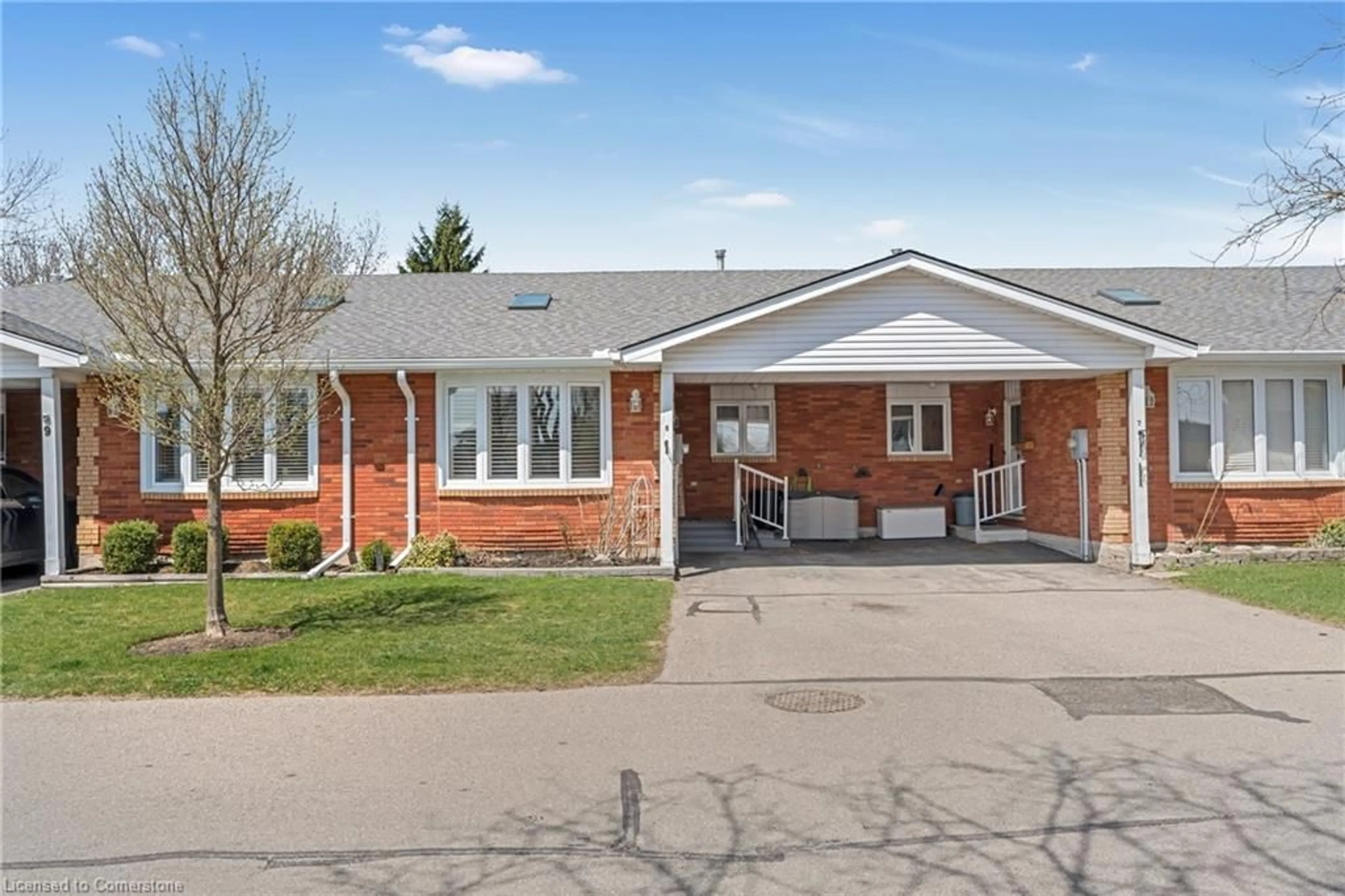 Home with brick exterior material, street for 31 Kinross St St #8, Caledonia Ontario N3W 1J7
