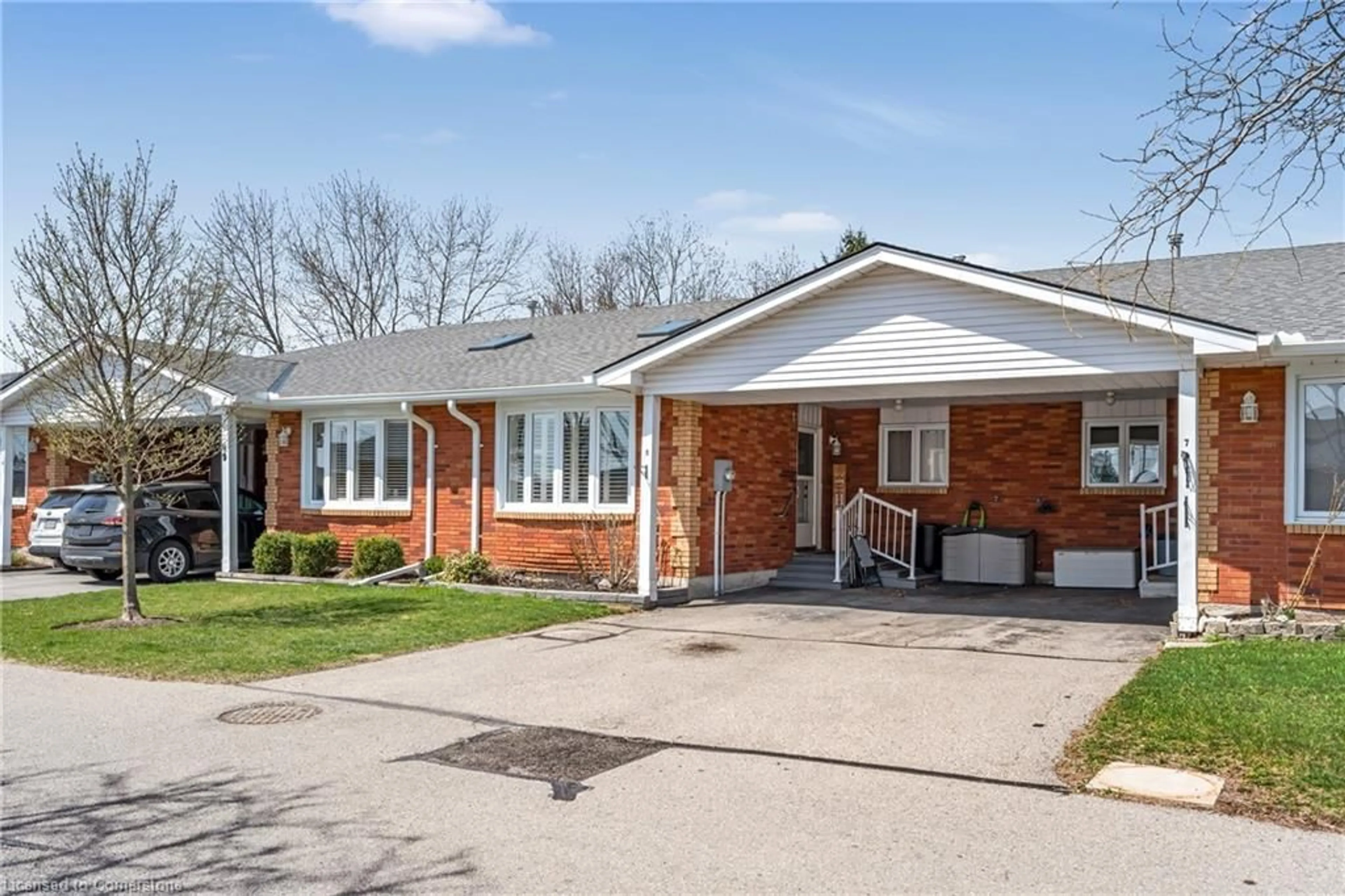 Home with brick exterior material, street for 31 Kinross St St #8, Caledonia Ontario N3W 1J7