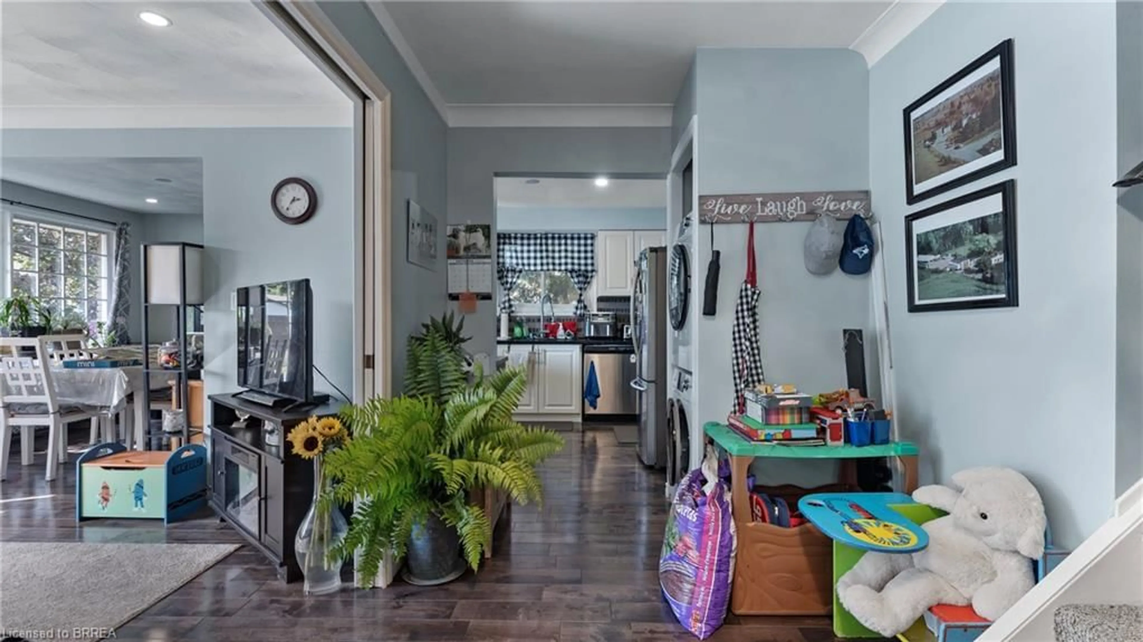 Indoor foyer for 26 Westbrier Knoll, Brantford Ontario N3R 5W1