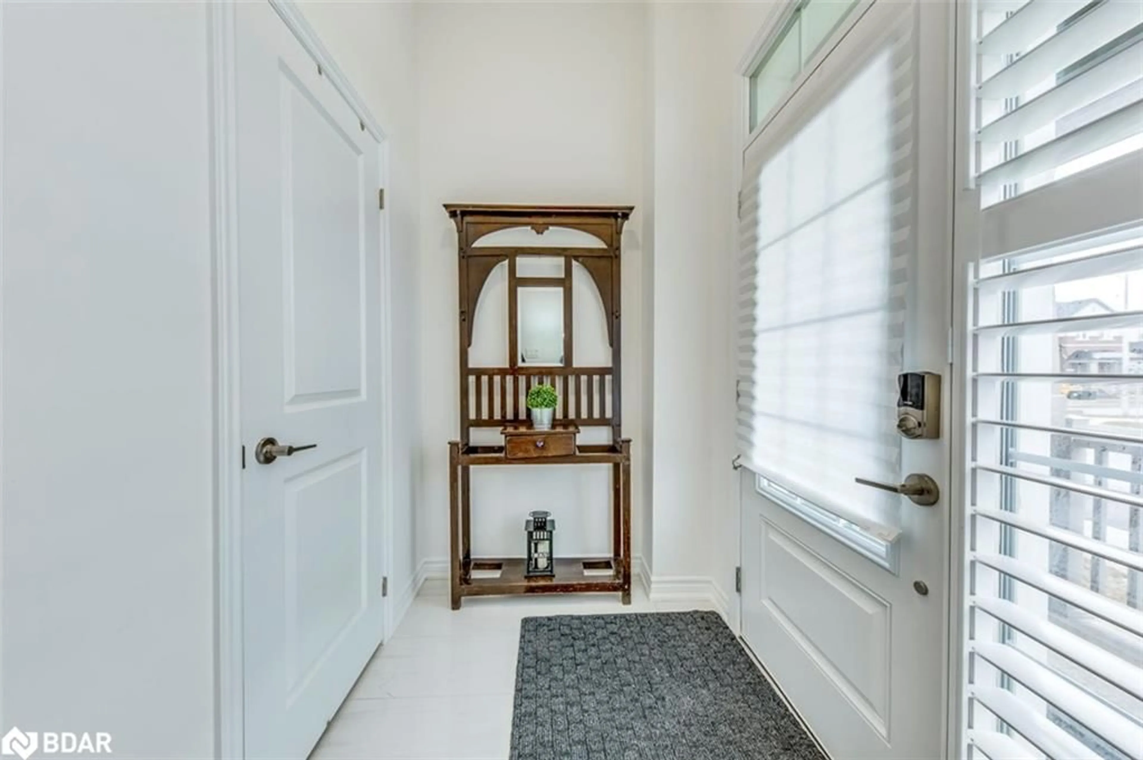 Indoor entryway for 69 Greer Street, Barrie Ontario L9J 0R5