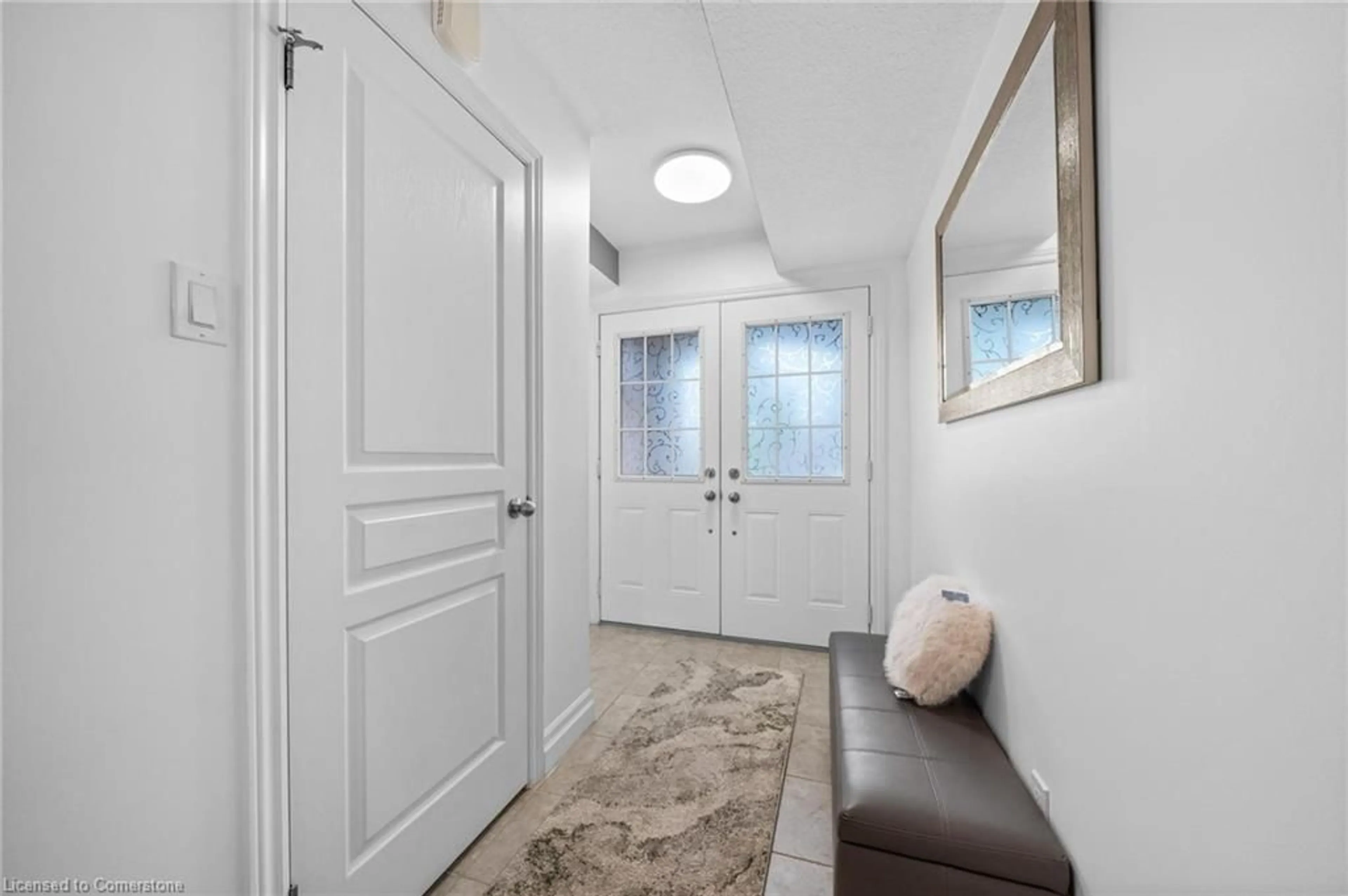 Indoor entryway for 91 Mayland Trail, Hamilton Ontario L8J 0G4