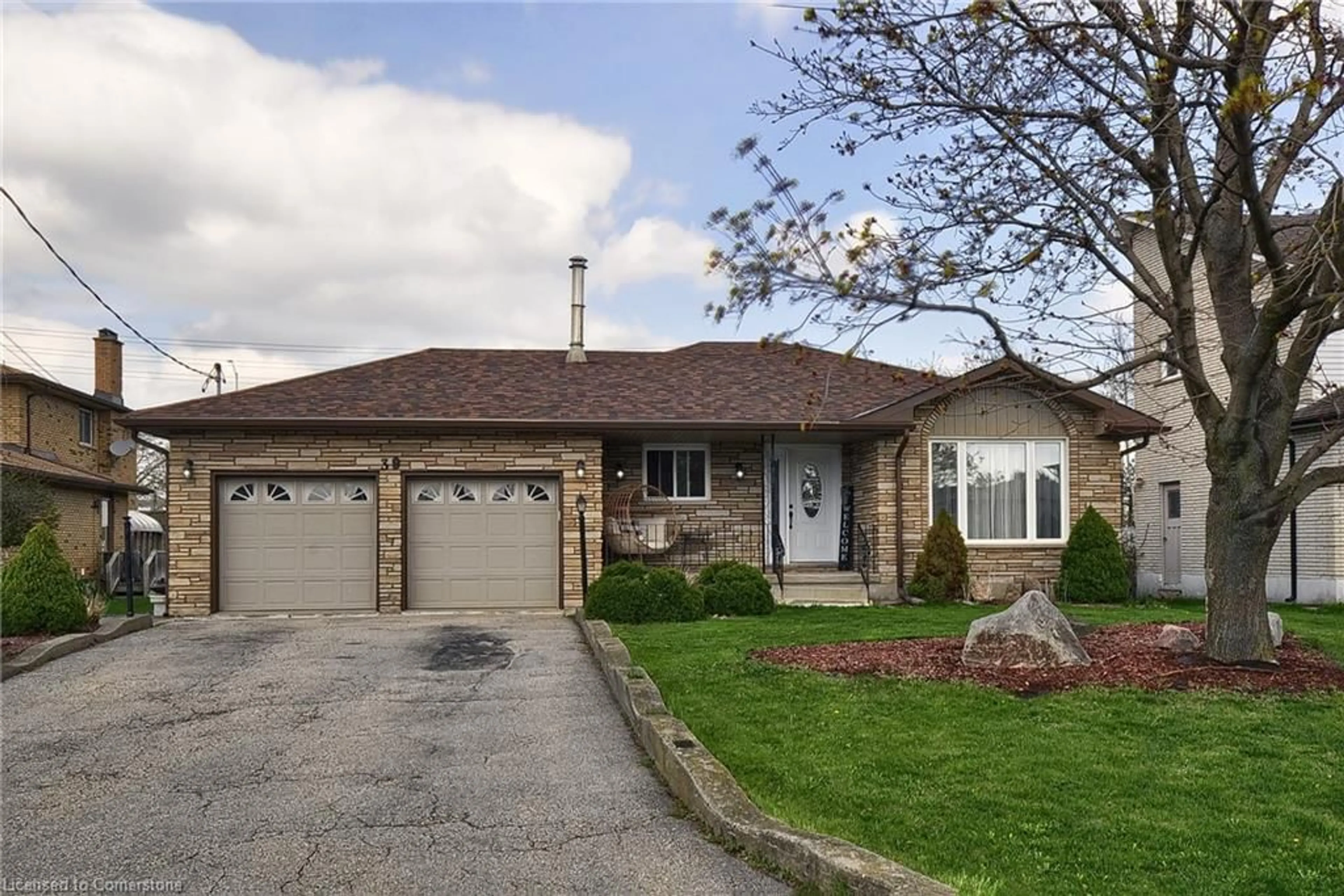 Home with brick exterior material, street for 39 Wayne Ave, Cambridge Ontario N1R 5L2