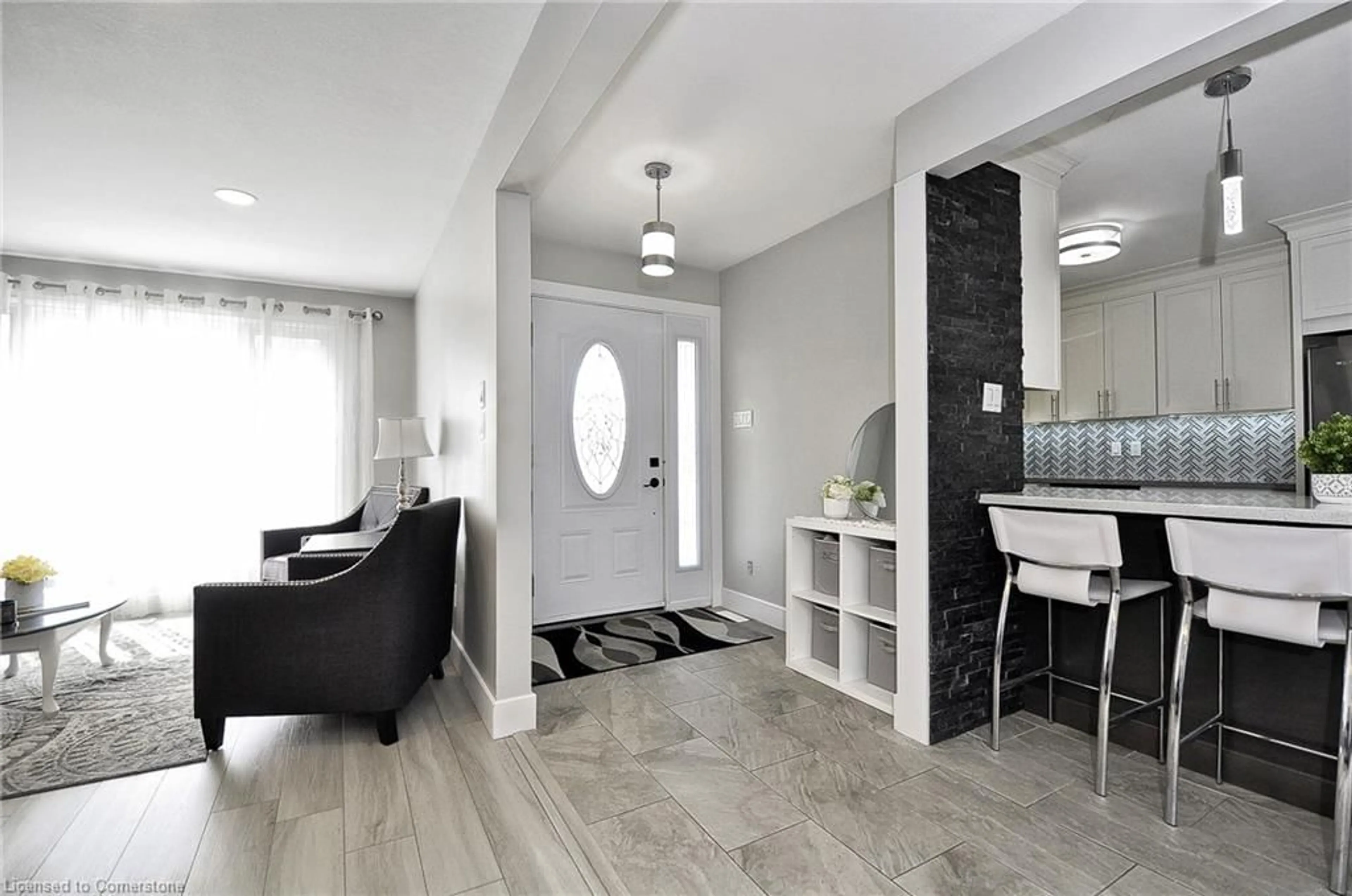 Indoor entryway for 39 Wayne Ave, Cambridge Ontario N1R 5L2