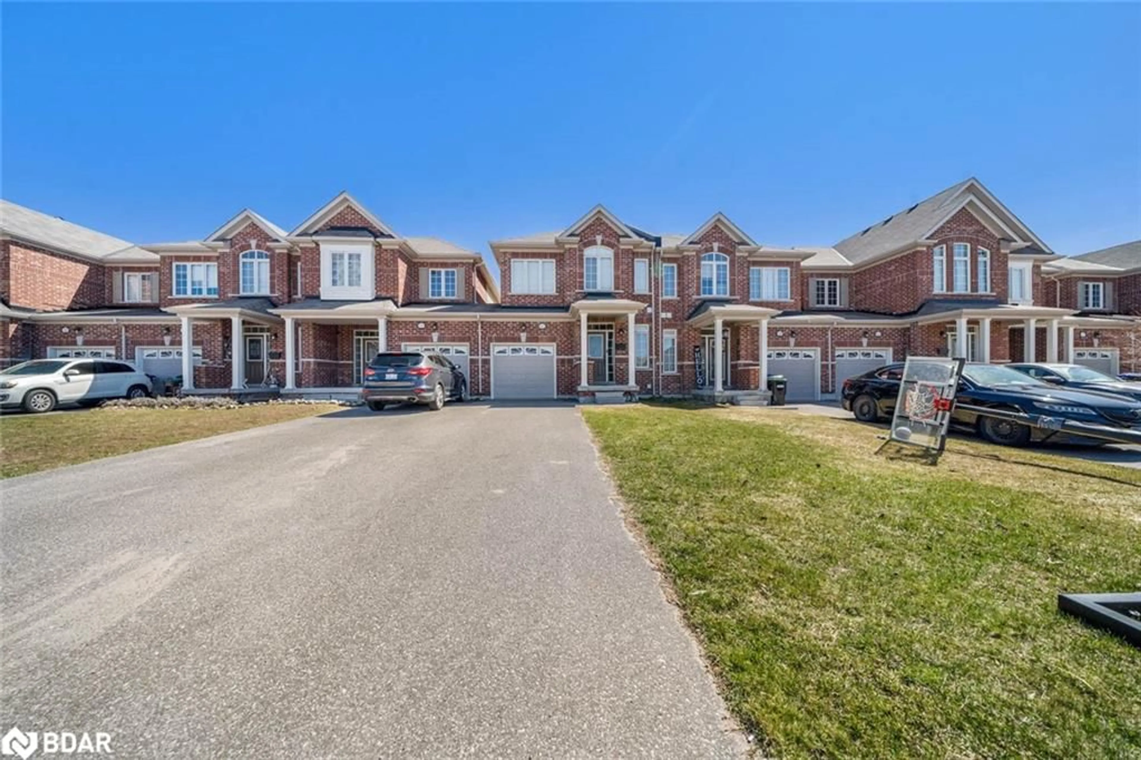 A pic from outside/outdoor area/front of a property/back of a property/a pic from drone, street for 107 Wagner Crescent, Simcoe Ontario L3W 0R7