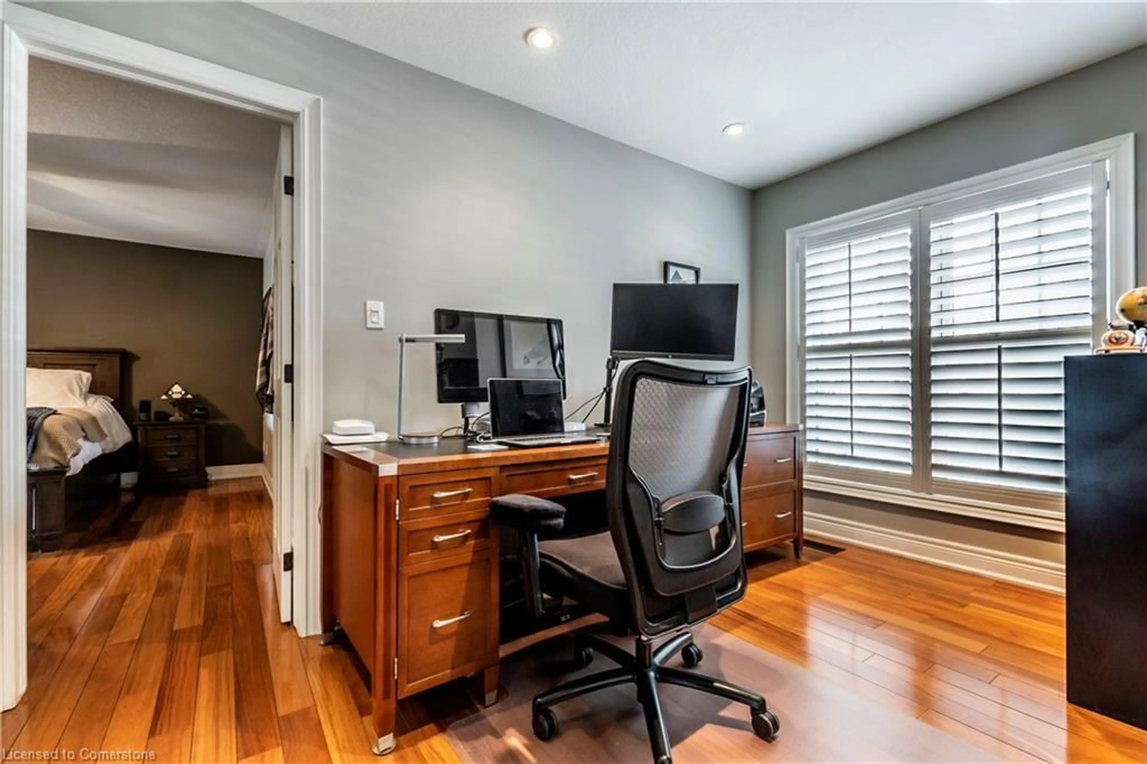 A pic of a room for 424 Henderson Rd, Burlington Ontario L7L 2P8