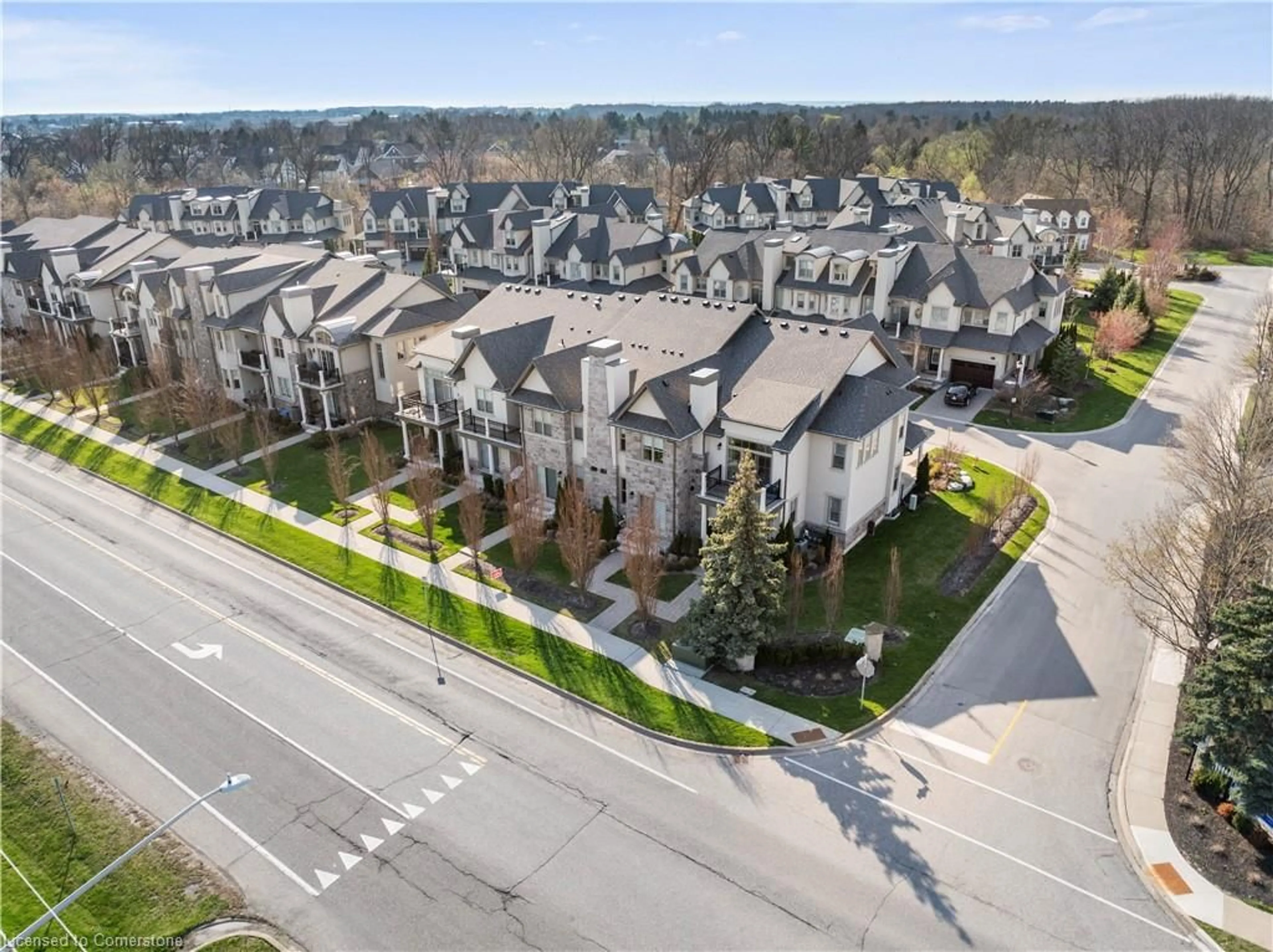 A pic from outside/outdoor area/front of a property/back of a property/a pic from drone, street for 1 St Andrews Lane, Niagara-on-the-Lake Ontario L0S 1J0