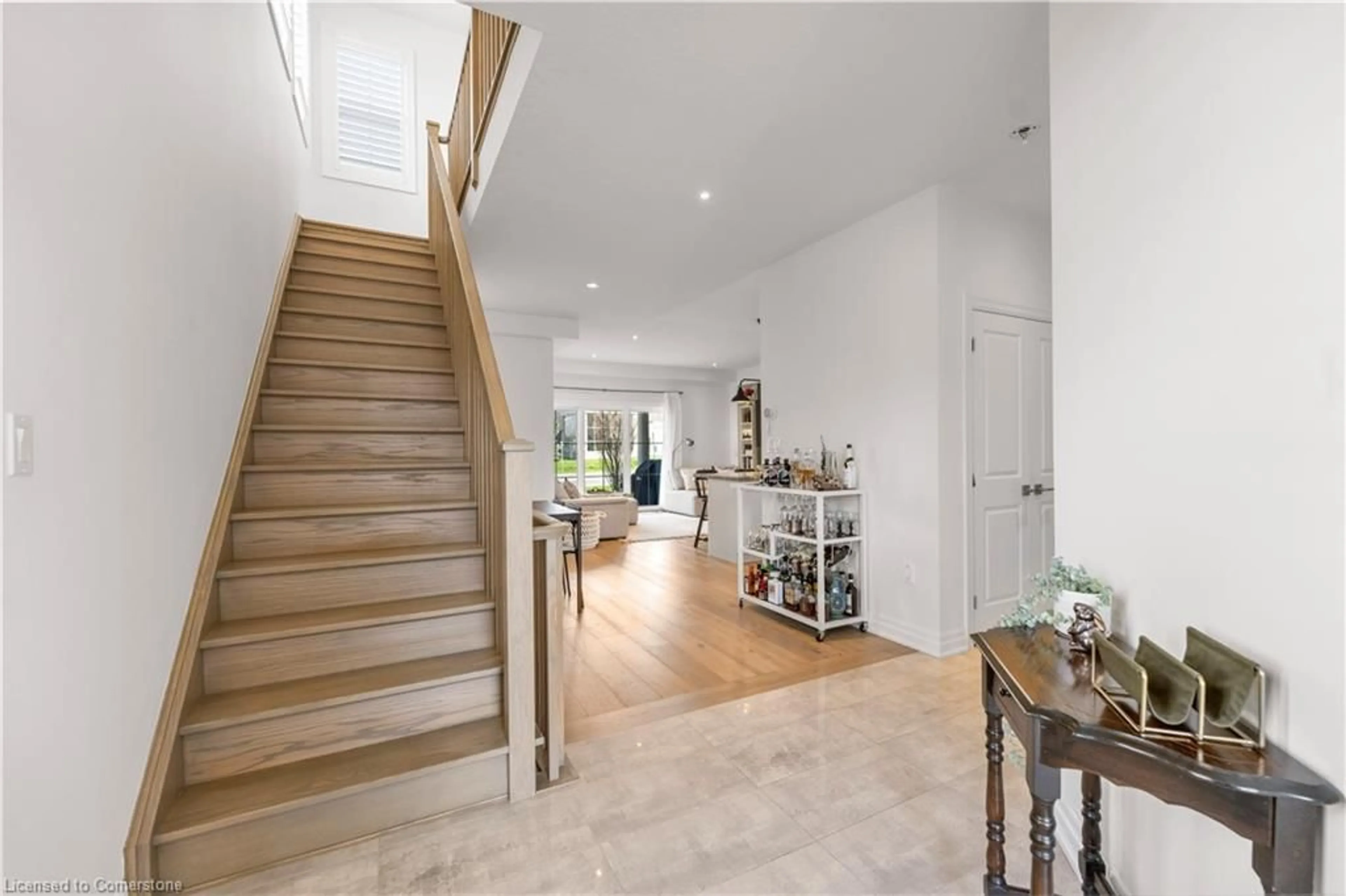 Indoor foyer for 1 St Andrews Lane, Niagara-on-the-Lake Ontario L0S 1J0