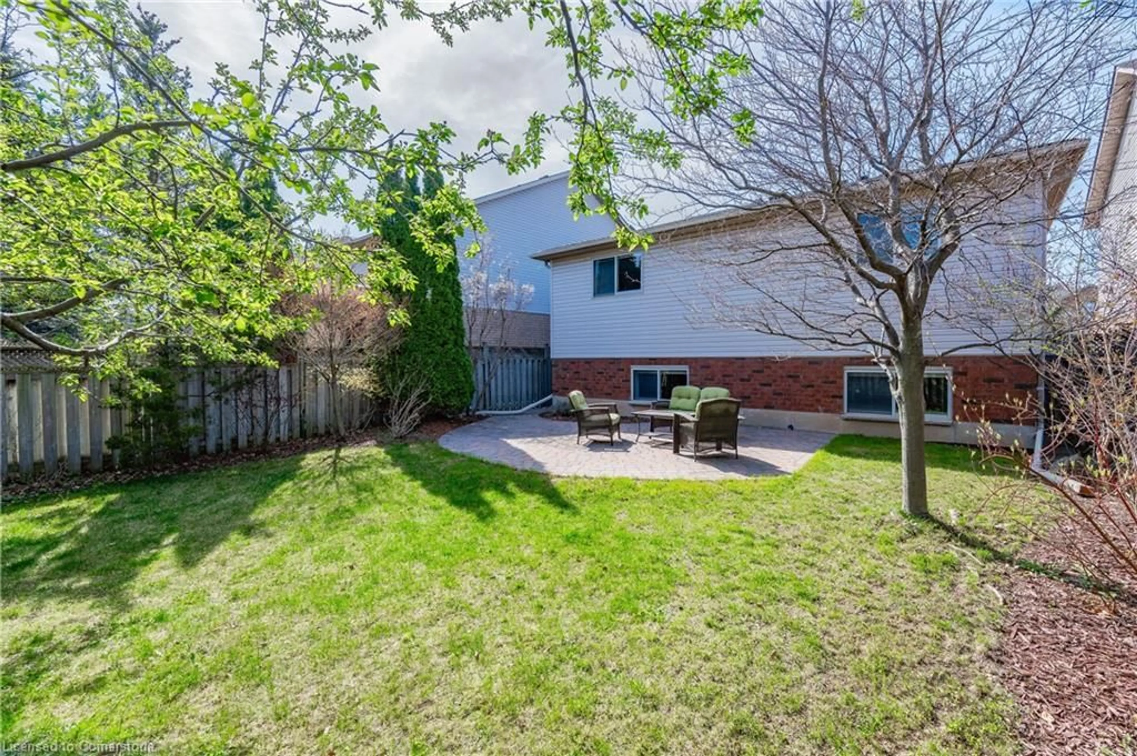 Patio, street for 4104 Bianca Forest Dr, Burlington Ontario L7M 4L2