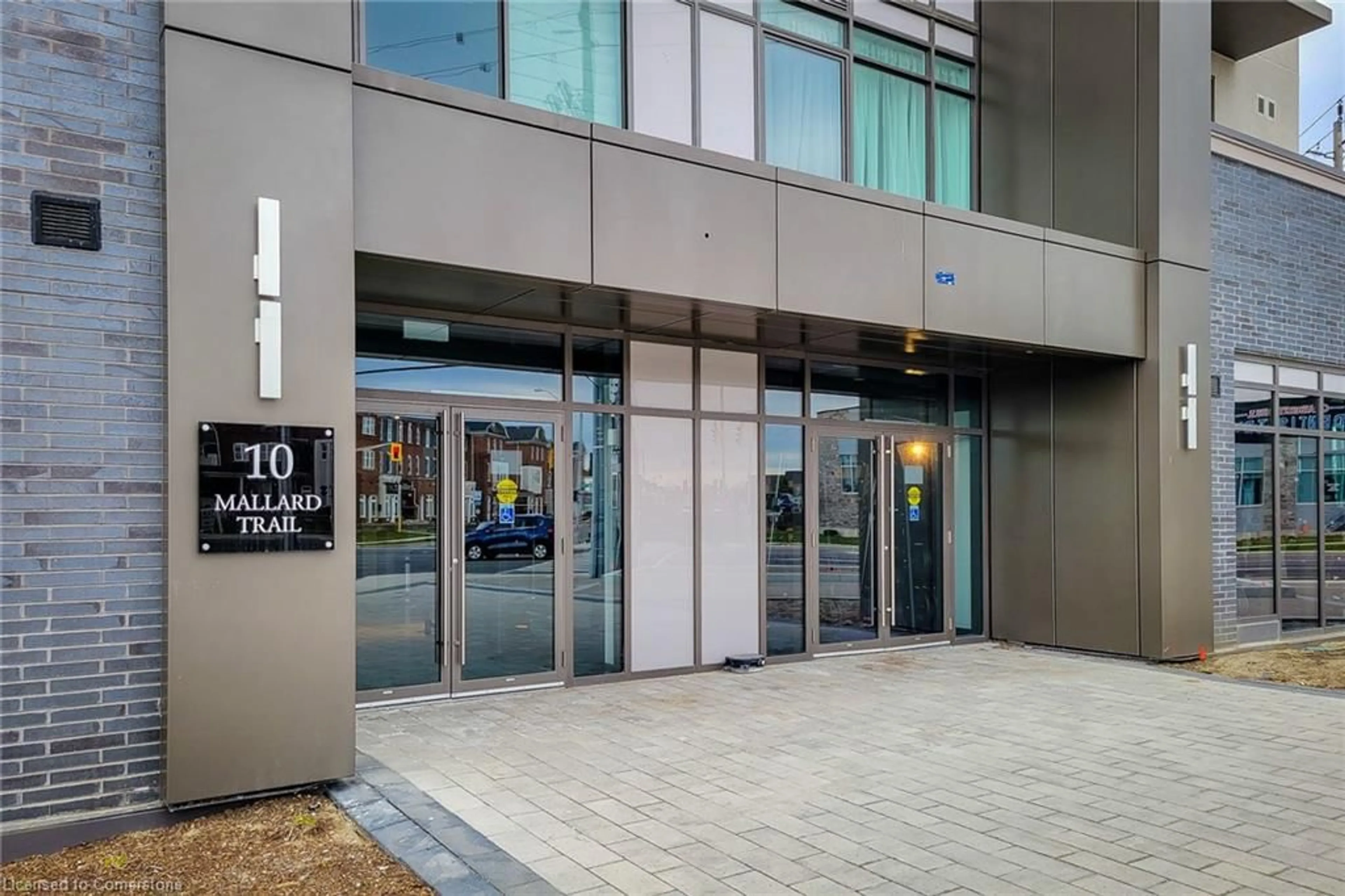 Indoor foyer for 10 Mallard Trail #434, Waterdown Ontario L8B 2A7