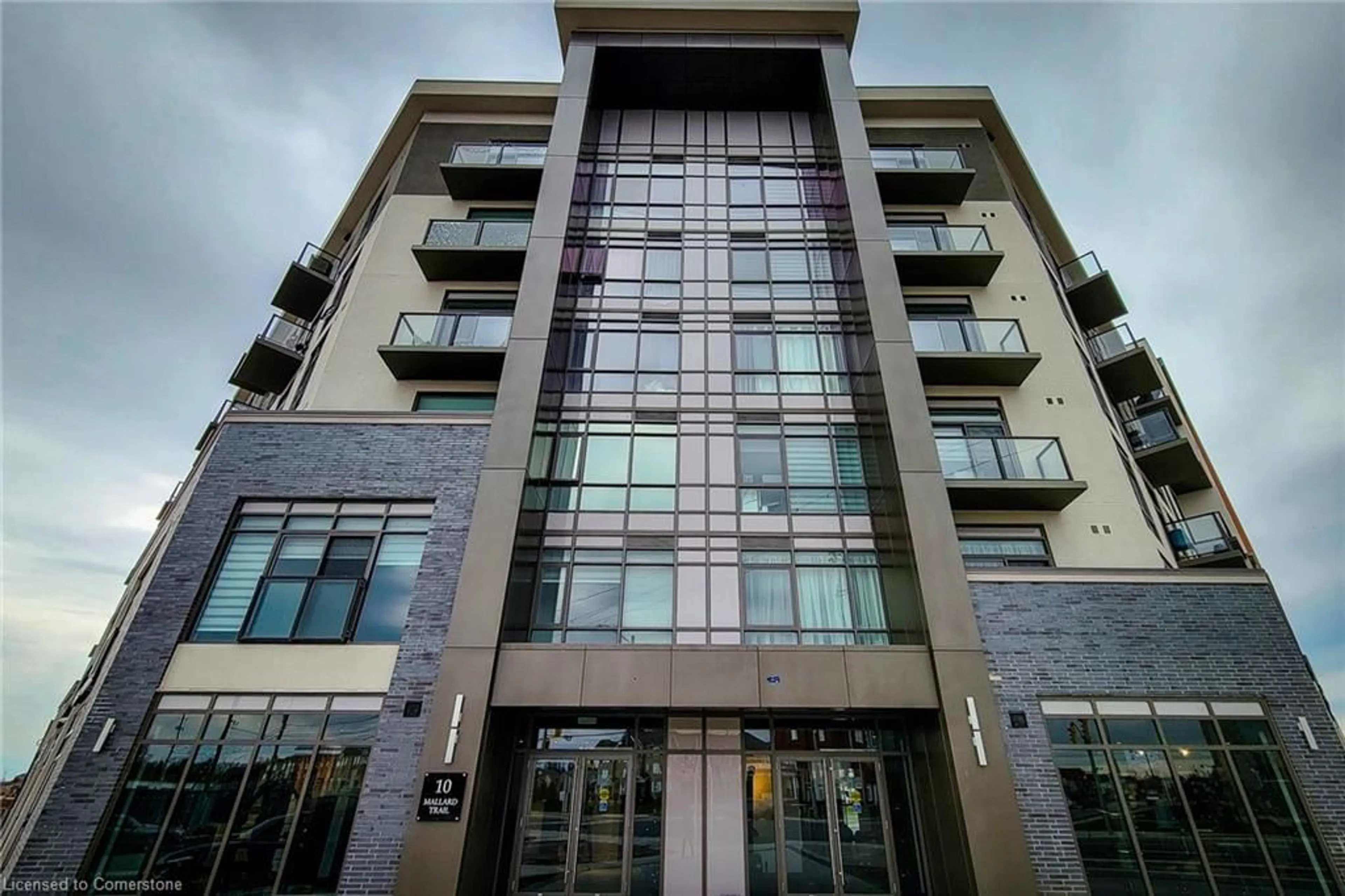 Indoor foyer for 10 Mallard Trail #434, Waterdown Ontario L8B 2A7