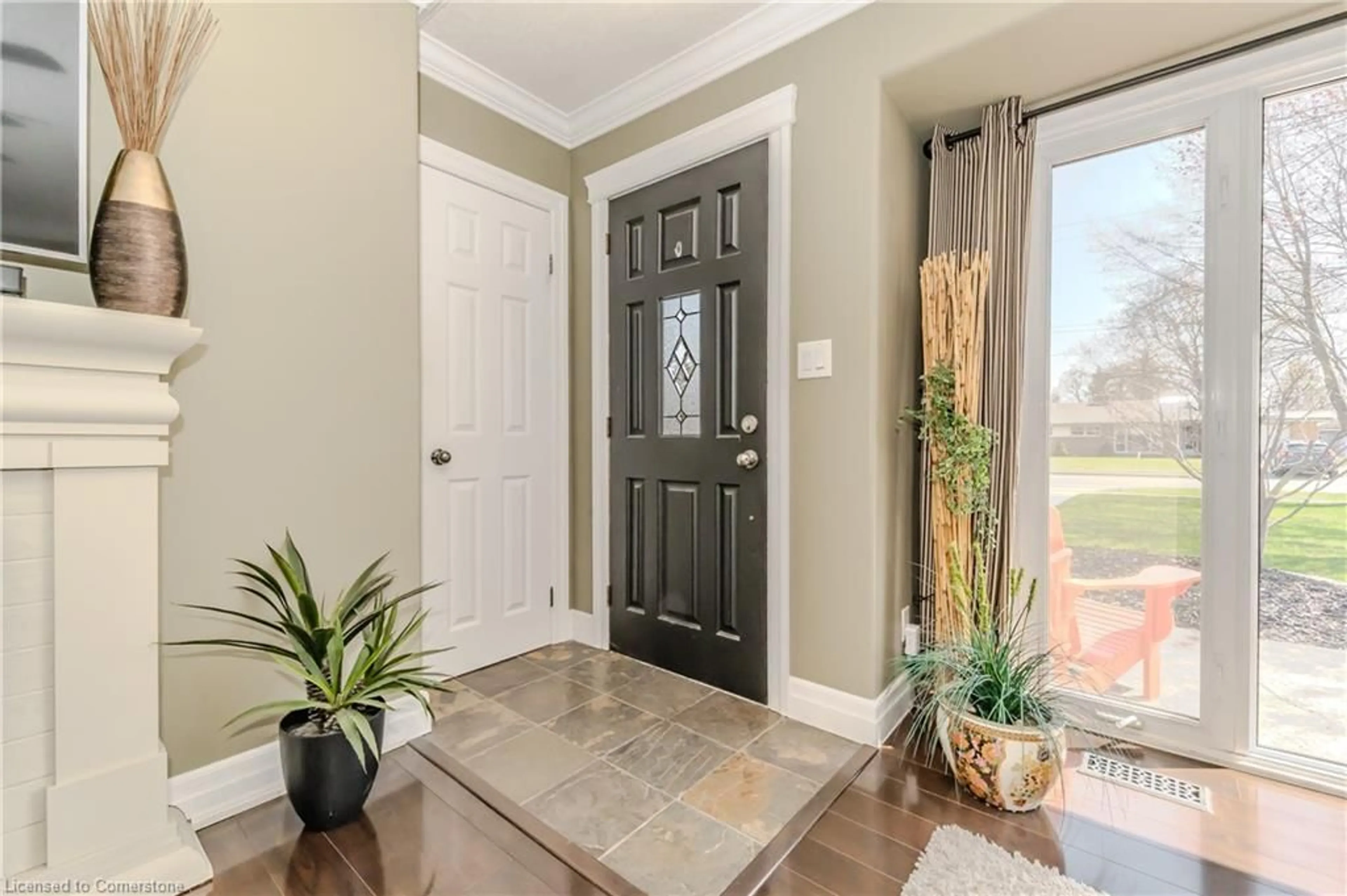 Indoor entryway for 515 Bishop St, Cambridge Ontario N3H 2K6