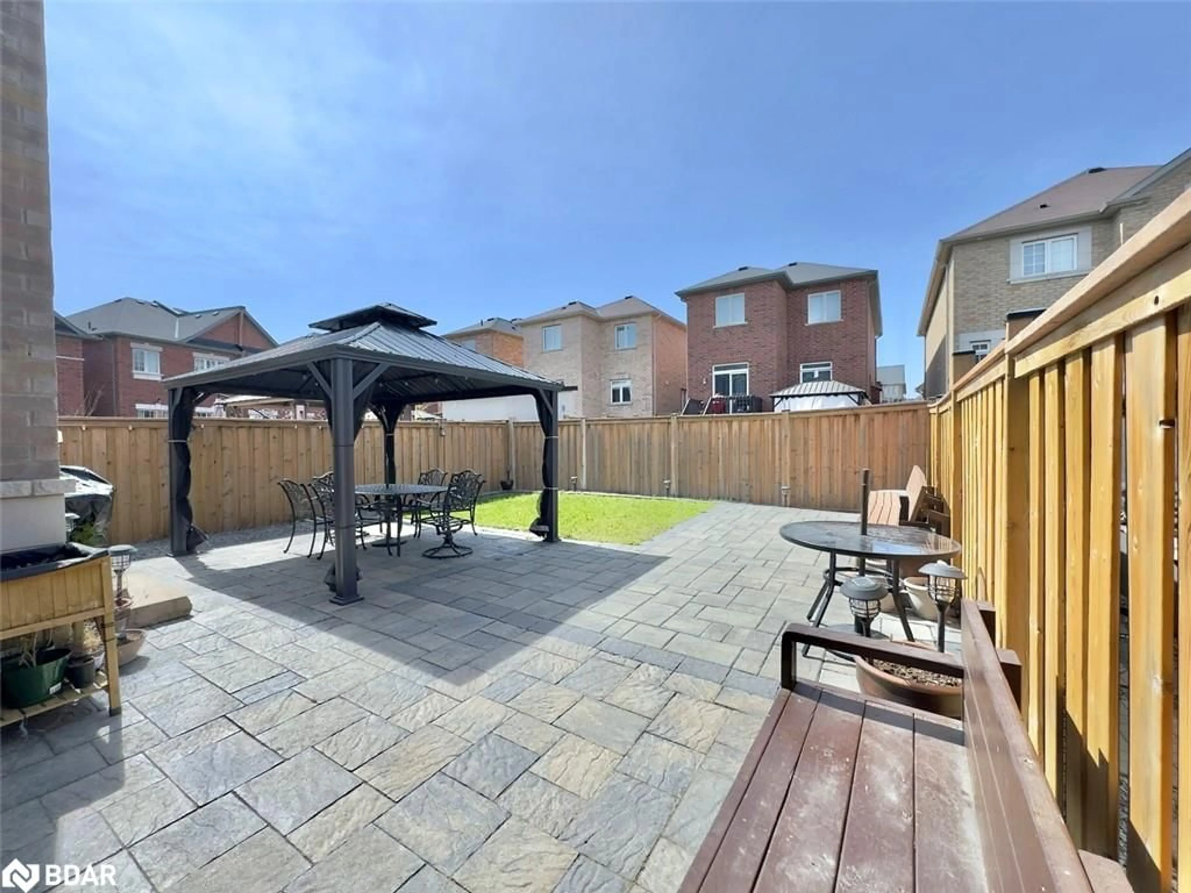 Patio, street for 29 Duffel Cres, Georgetown Ontario L7G 0M1