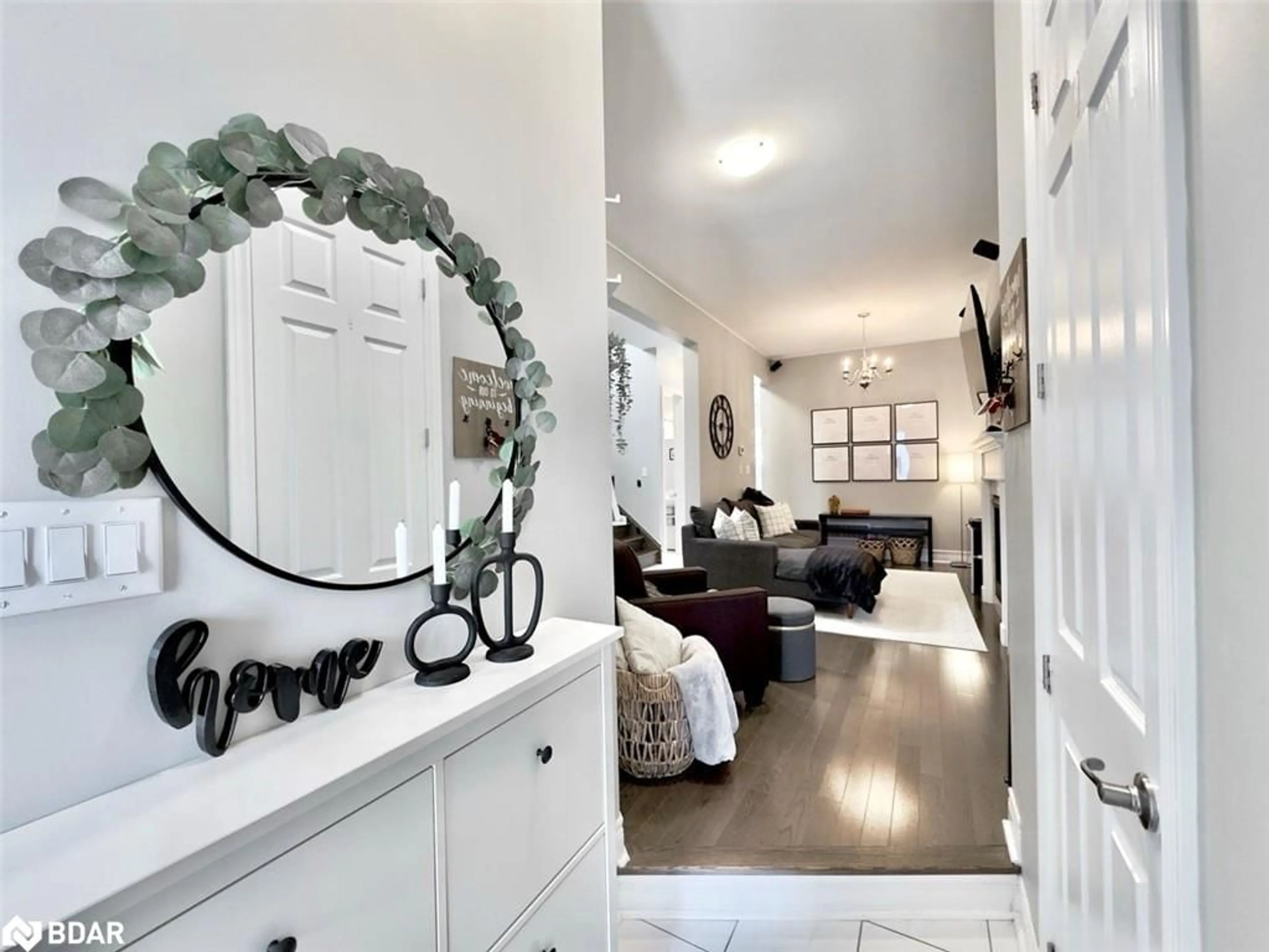 Indoor entryway for 29 Duffel Cres, Georgetown Ontario L7G 0M1