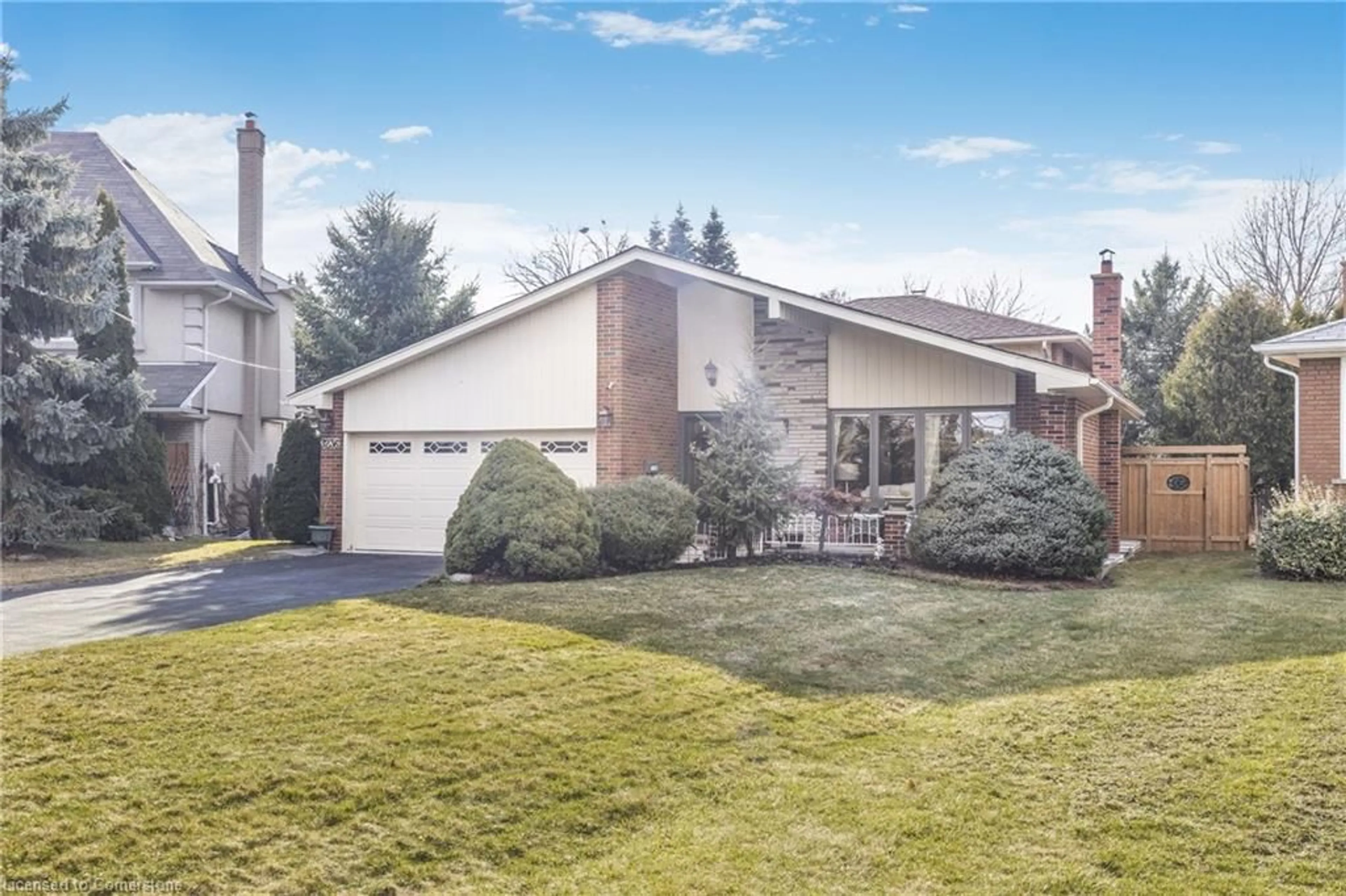 Home with vinyl exterior material, street for 3236 Cedartree Cres, Peel Ontario L4Y 3G4