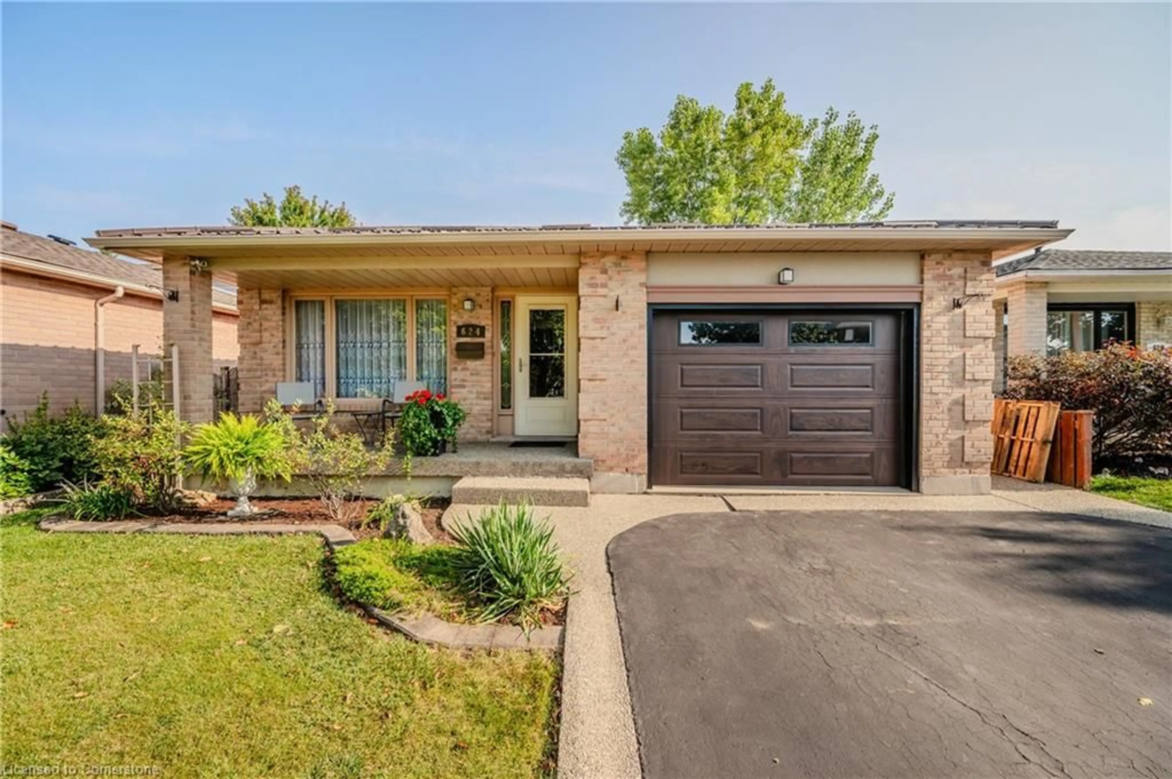 Home with brick exterior material, street for 624 Eaglewood Dr, Hamilton Ontario L8W 3J8