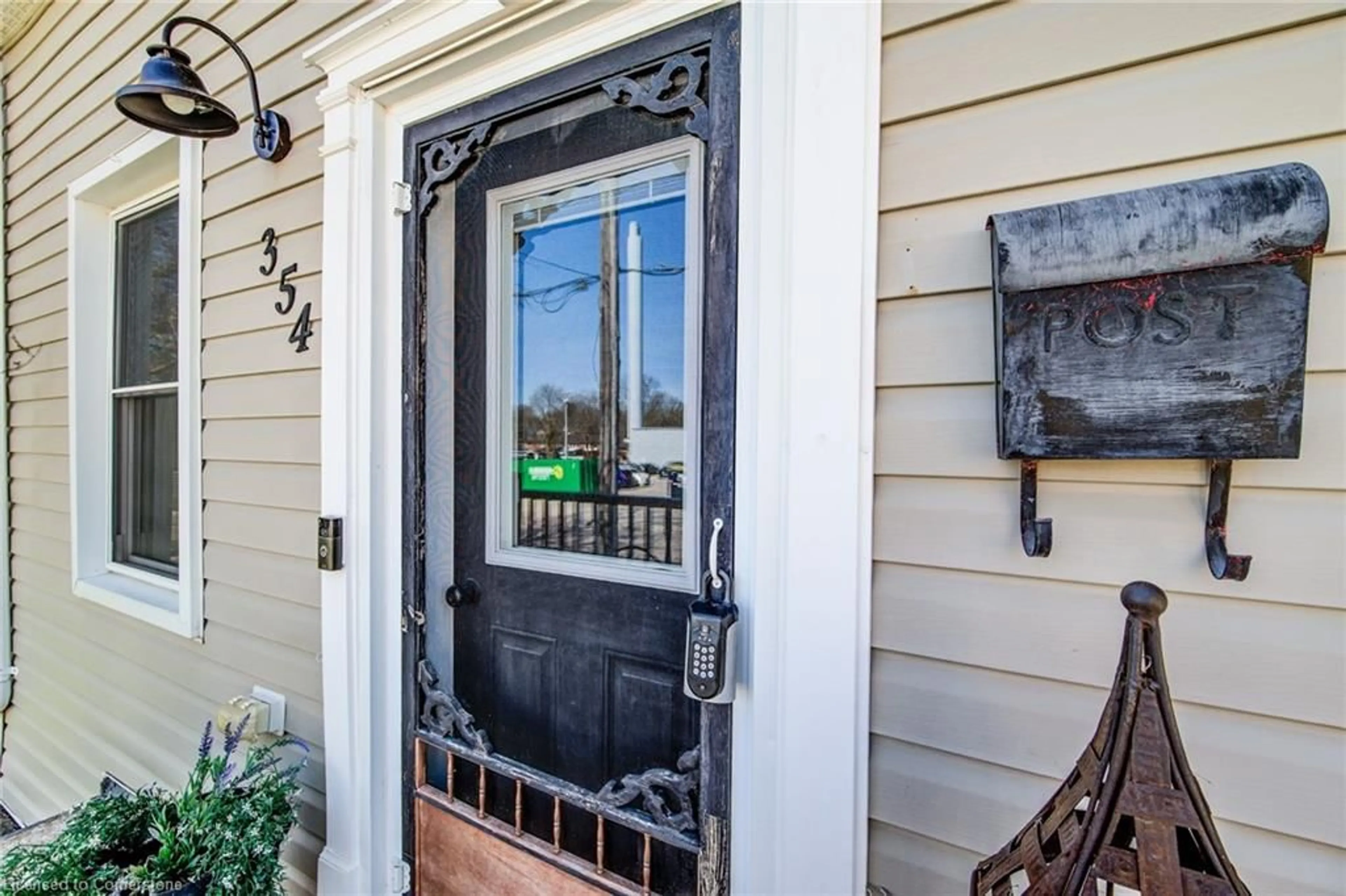 Indoor entryway for 354 Davidson Ave, Listowel Ontario N4W 3A6