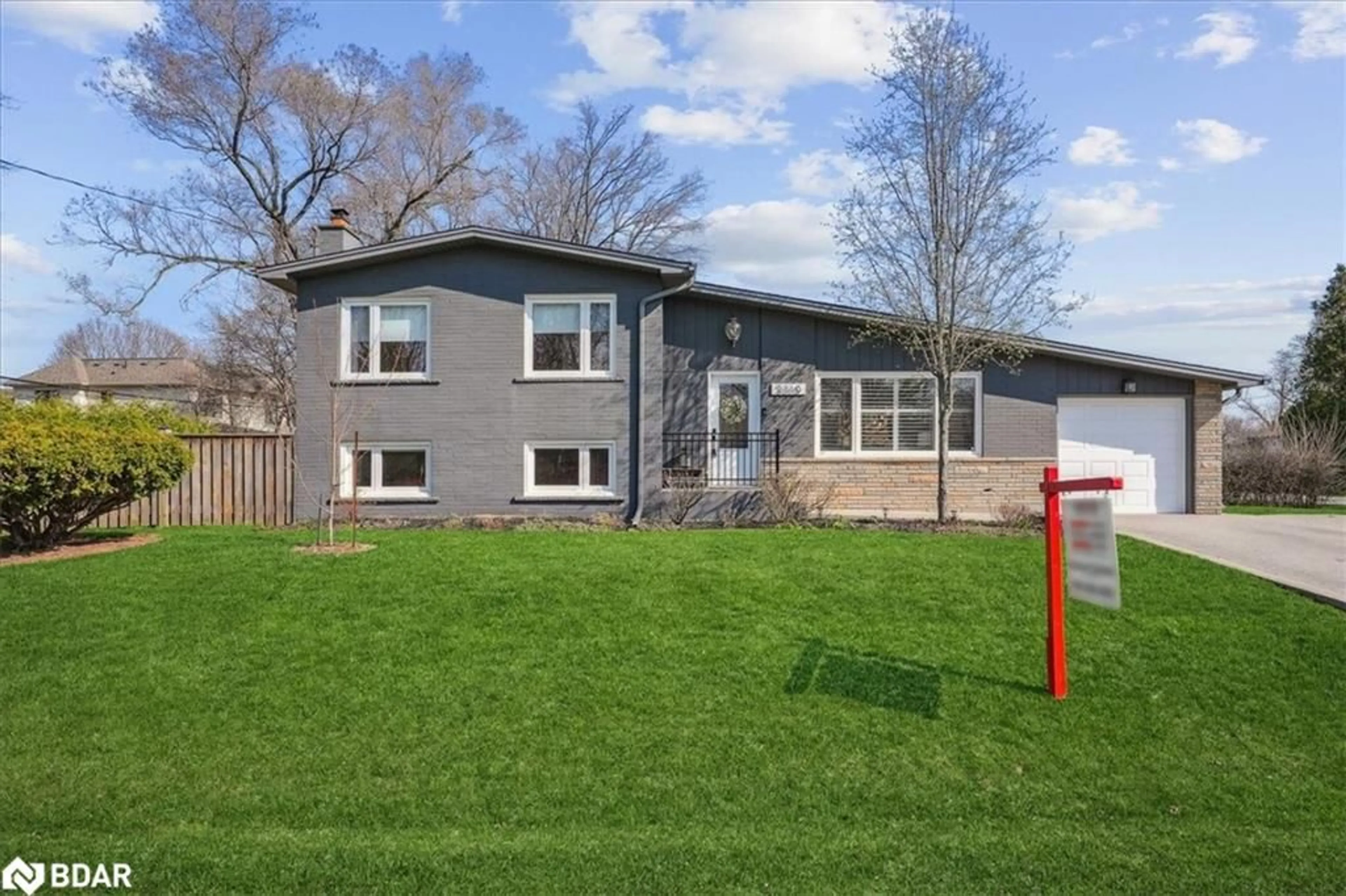 Home with vinyl exterior material, street for 2110 Saxon Rd, Oakville Ontario L6L 2V3