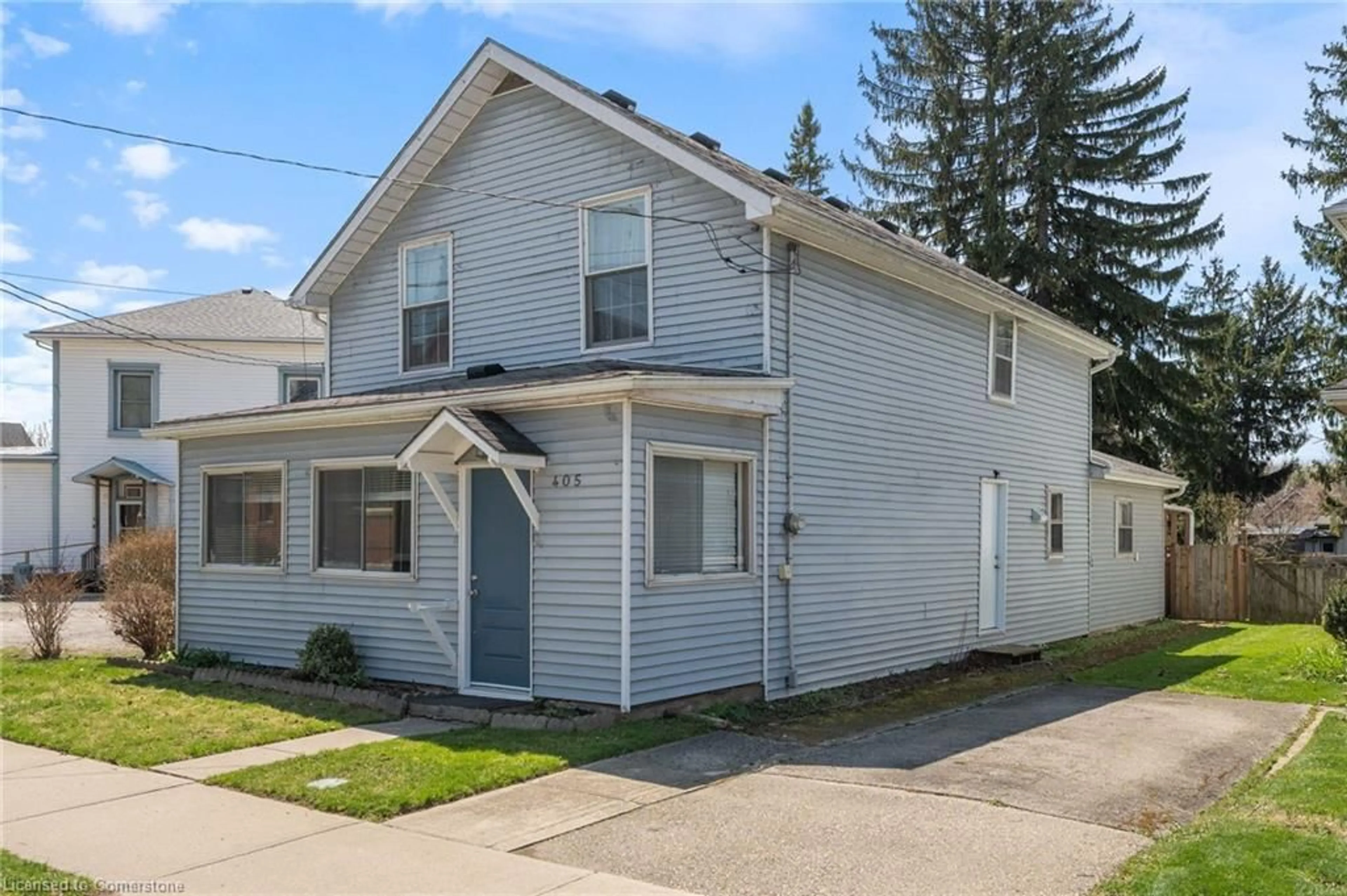 Home with vinyl exterior material, street for 405 St George St St, Port Dover Ontario N0A 1N0