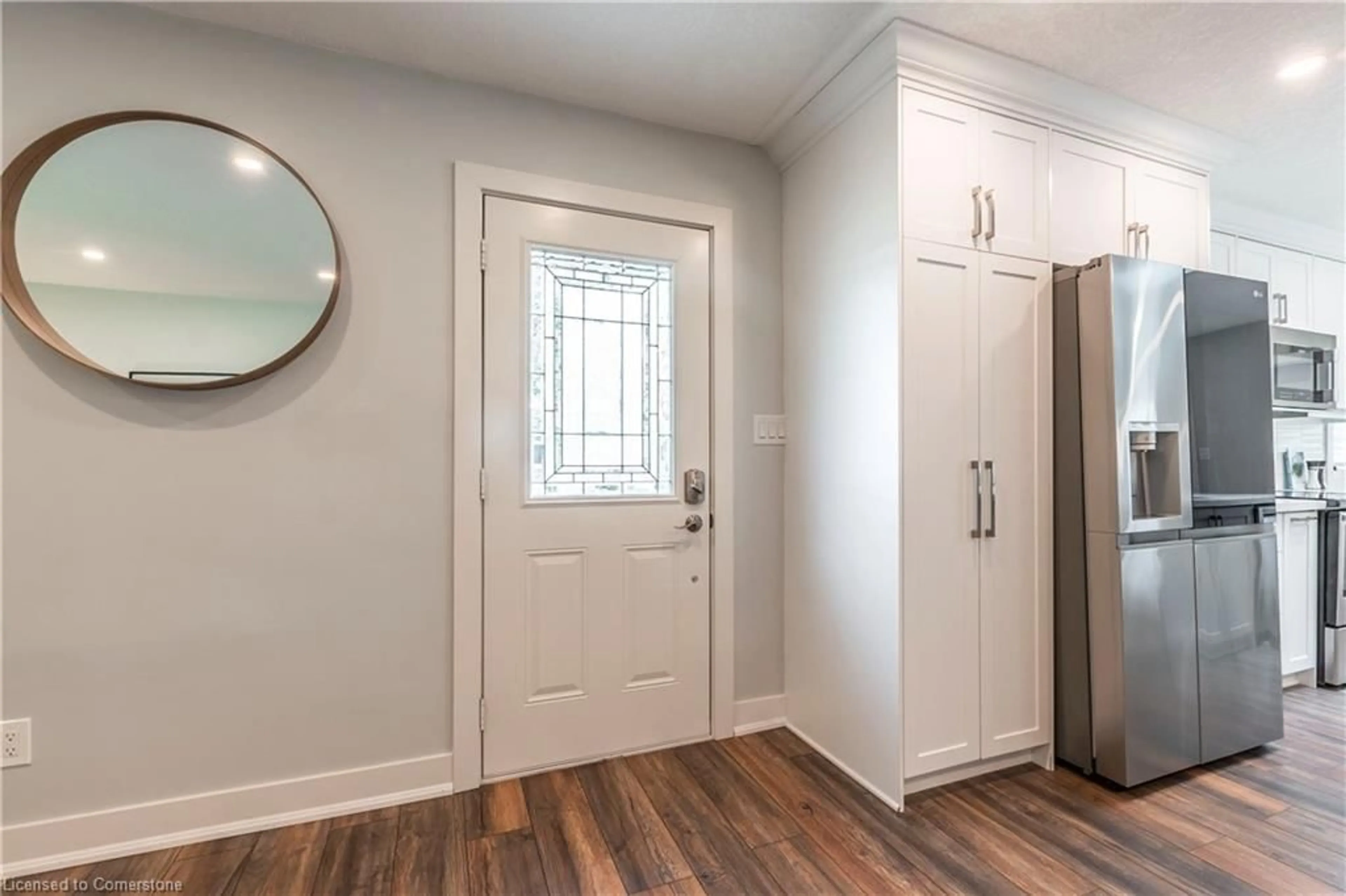 Indoor entryway for 44 Christopher Dr, Cambridge Ontario N1R 4R4