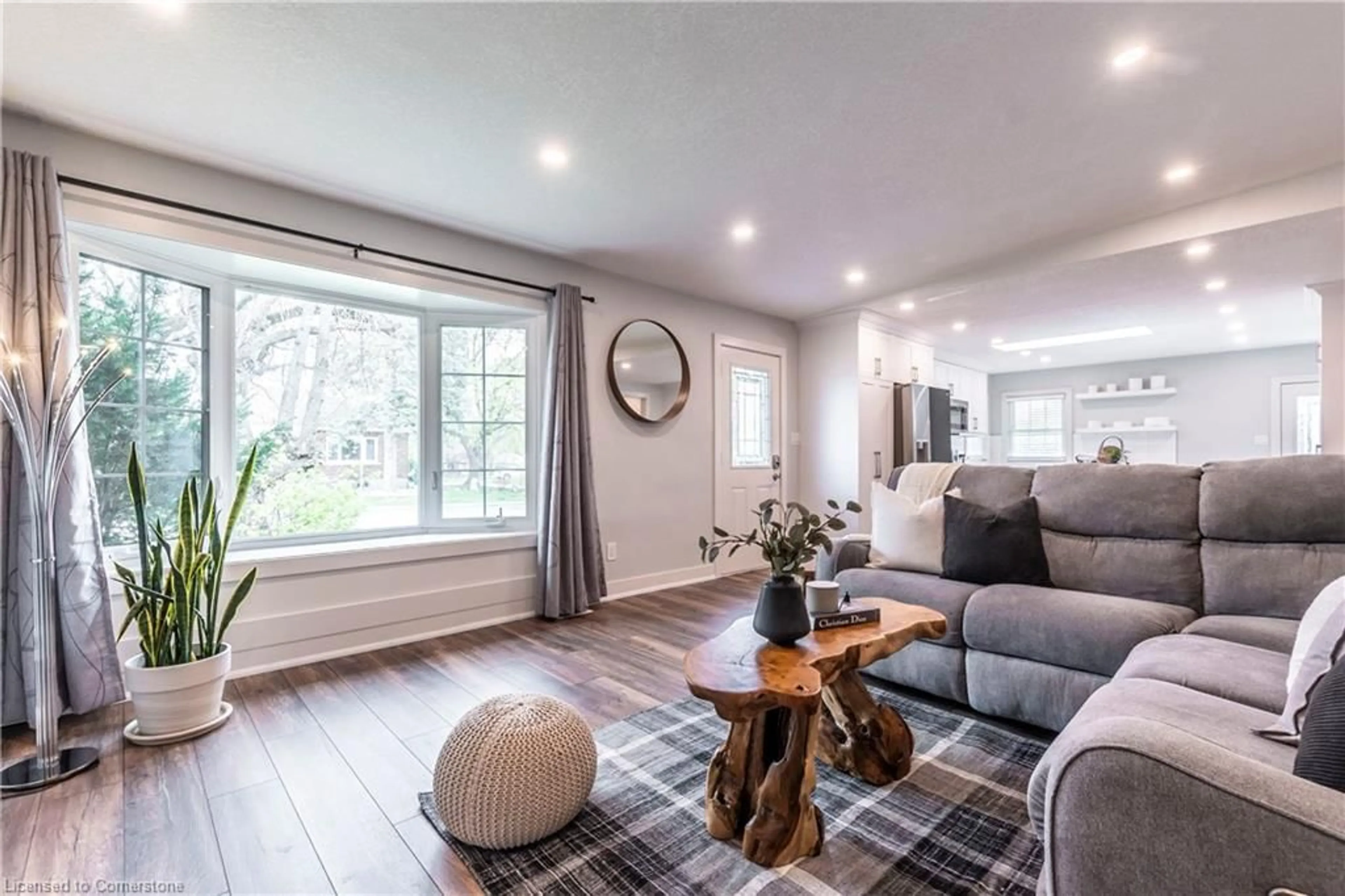 Living room with furniture, wood/laminate floor for 44 Christopher Dr, Cambridge Ontario N1R 4R4